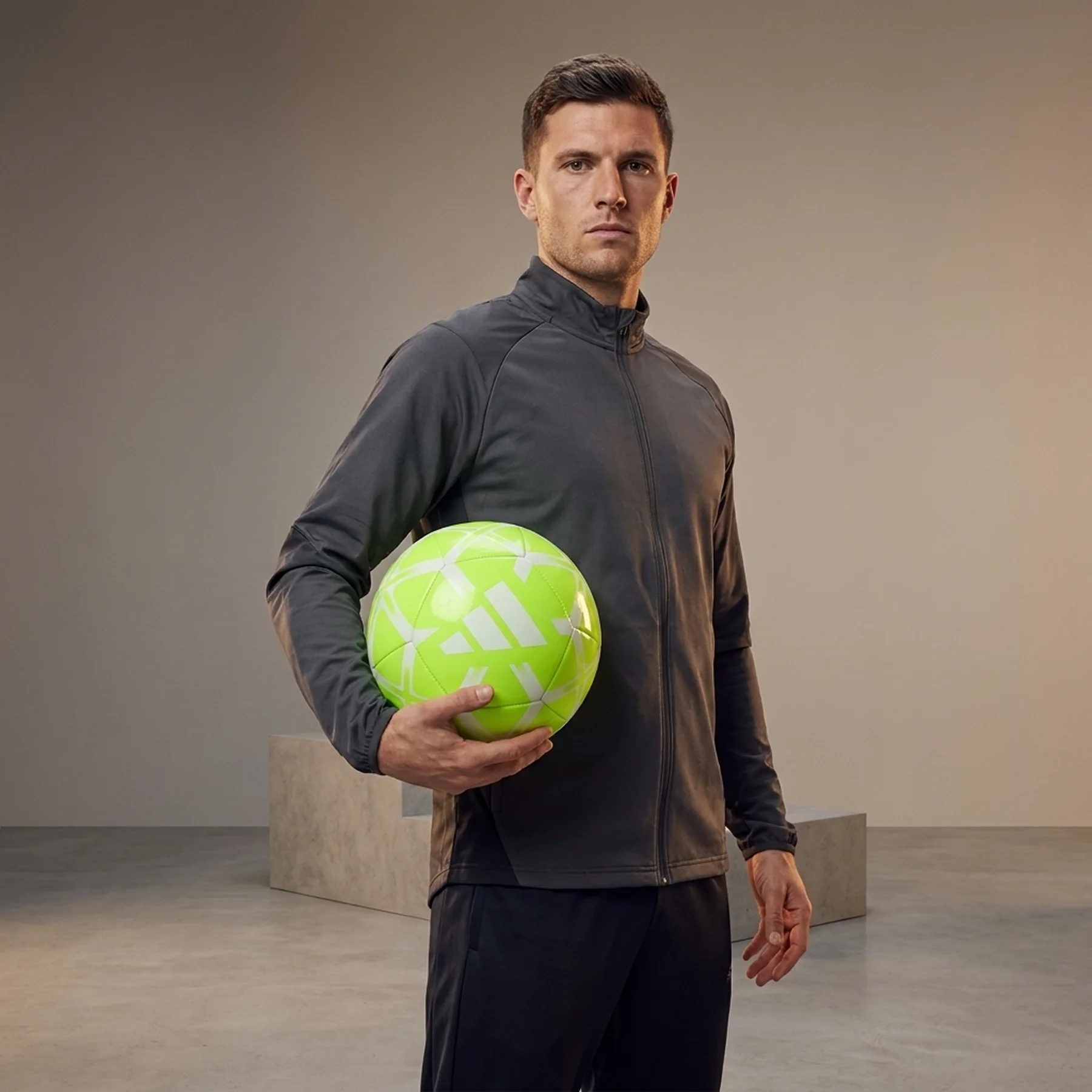 Футбольний м'яч Adidas Starlancer Club IT6383, розмір №5