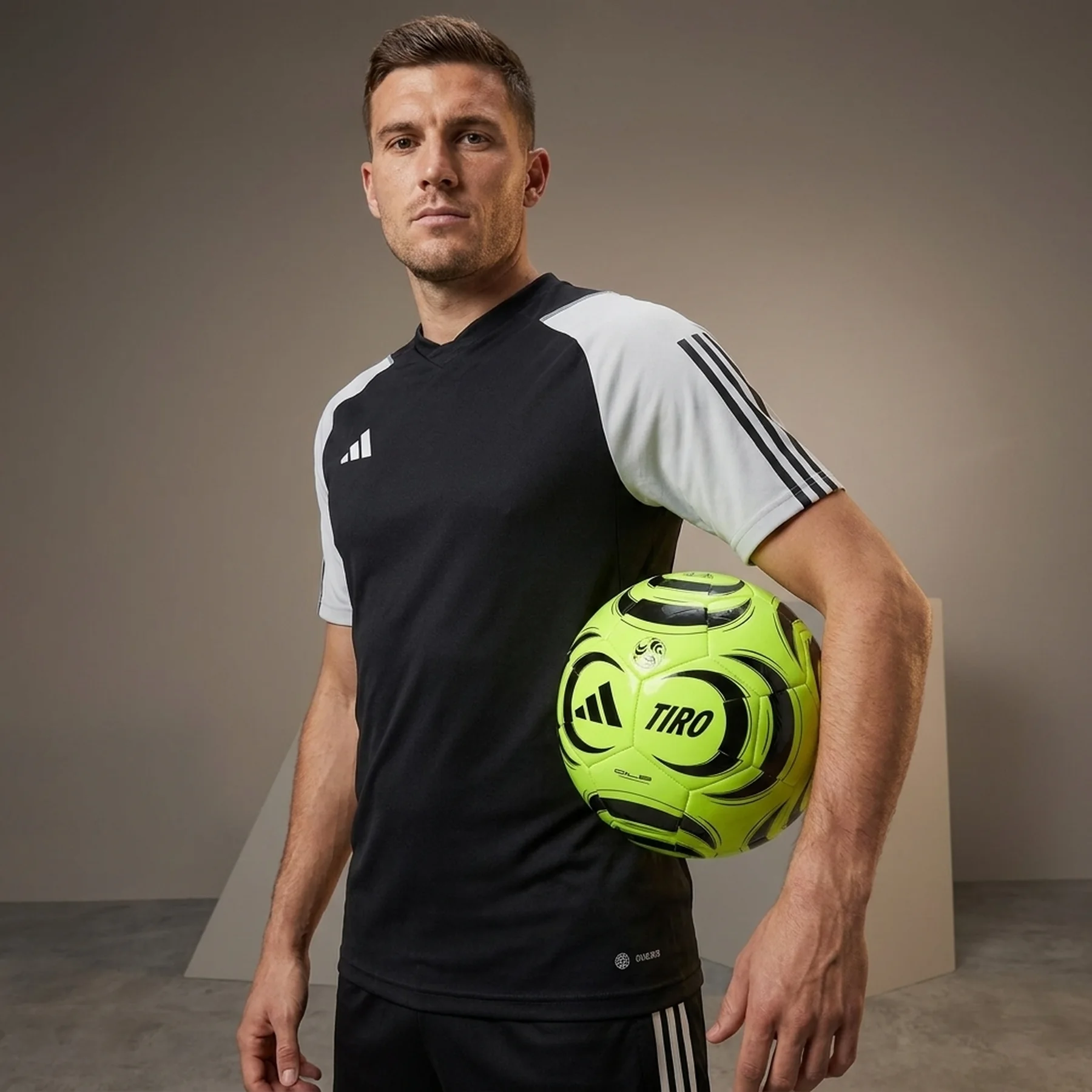 Футбольний м'яч Adidas TIRO Club Winter JW1532, розмір 5