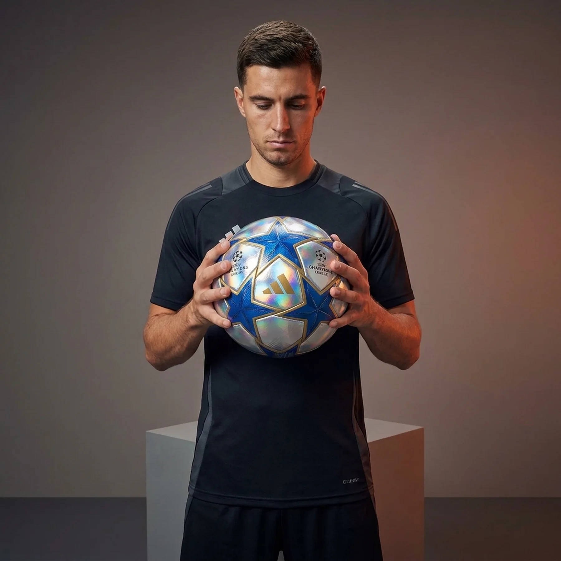 Футбольний м'яч Adidas UCL Training 25/26 League Stage Foil JP1549, розмір №5