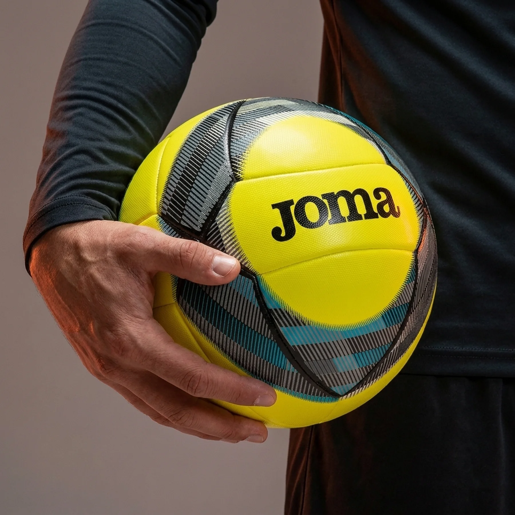 Футбольний м'яч Joma Evolution Iii (401240.061.5)