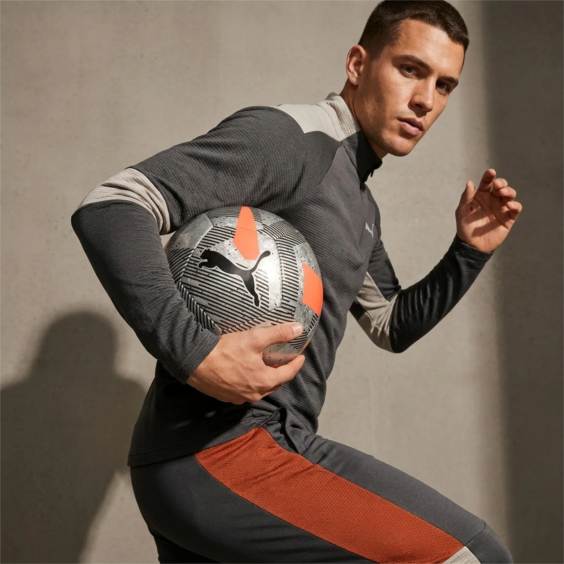 Футбольний м'яч Puma Cage (084586-01)
