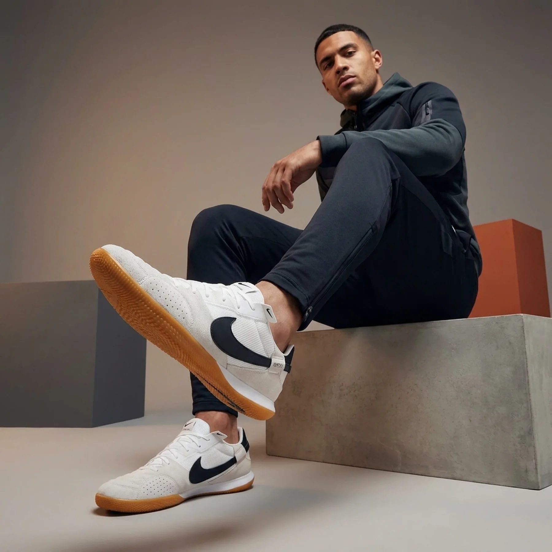 Футзалки чоловічі Nike Streetgato (HV5759-100)