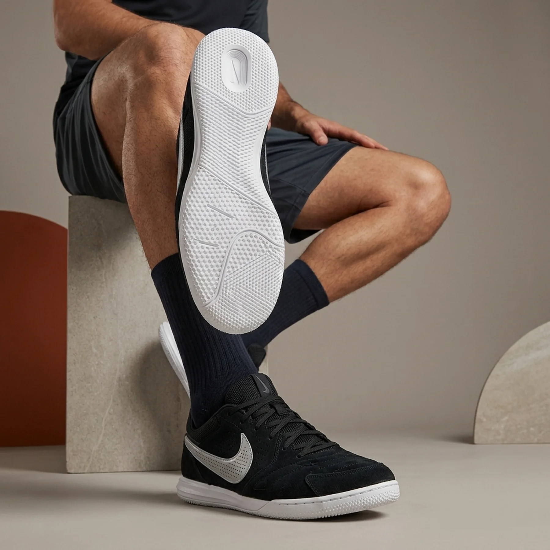 Футзалки Nike Streetgato IC DC8466-010, розмір 40.5 (26,0 см)