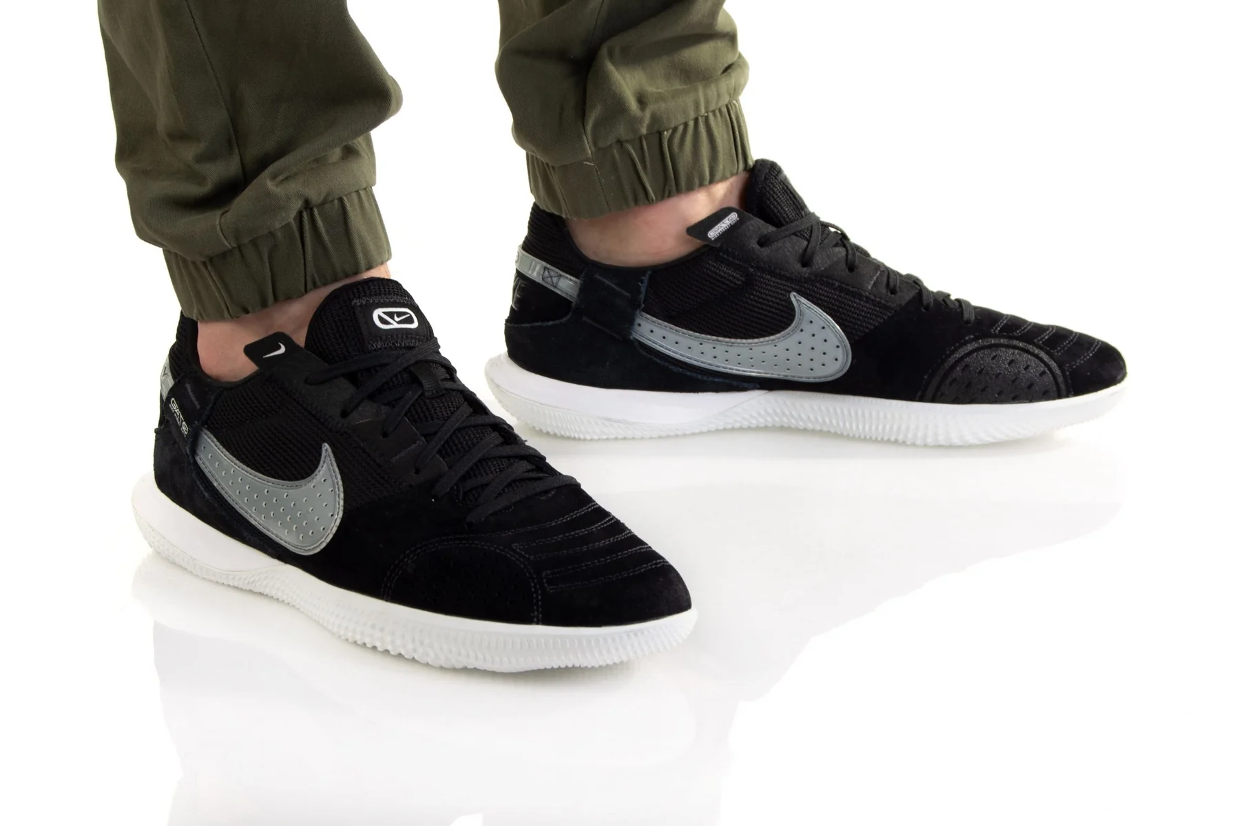 Футзалки Nike Streetgato IC DC8466-010, розмір 40.5 (26,0 см) — Спортивне взуття