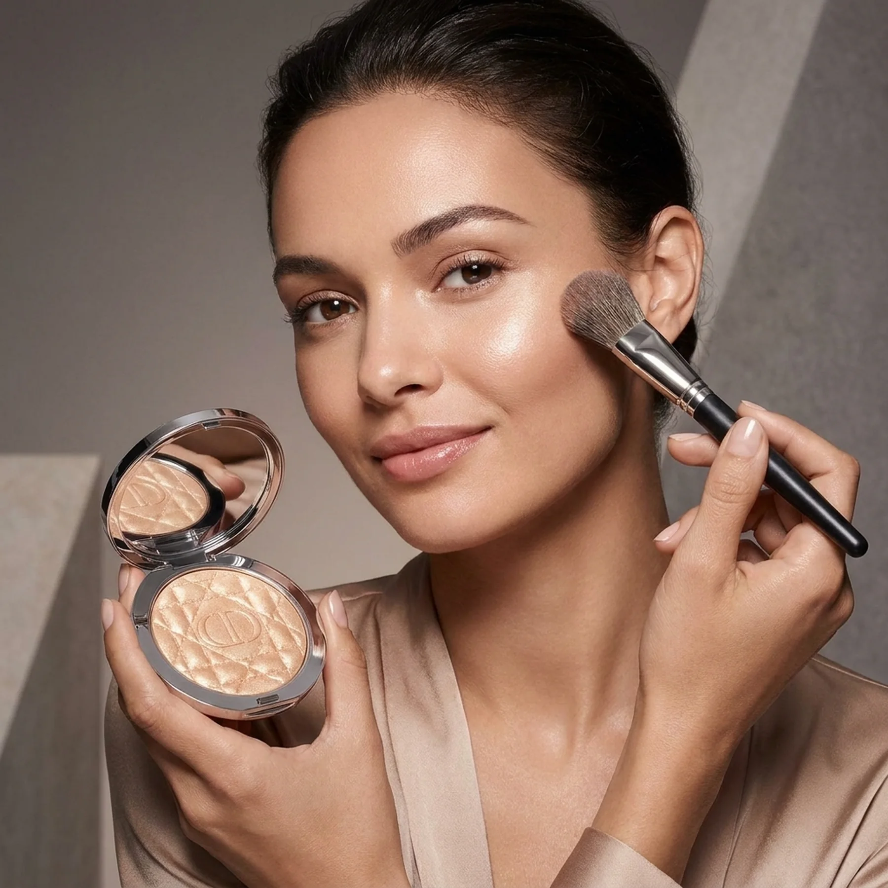 Хайлайтер Dior Forever Glow Luminizer Highlighter 6 г 01 Nude Halo