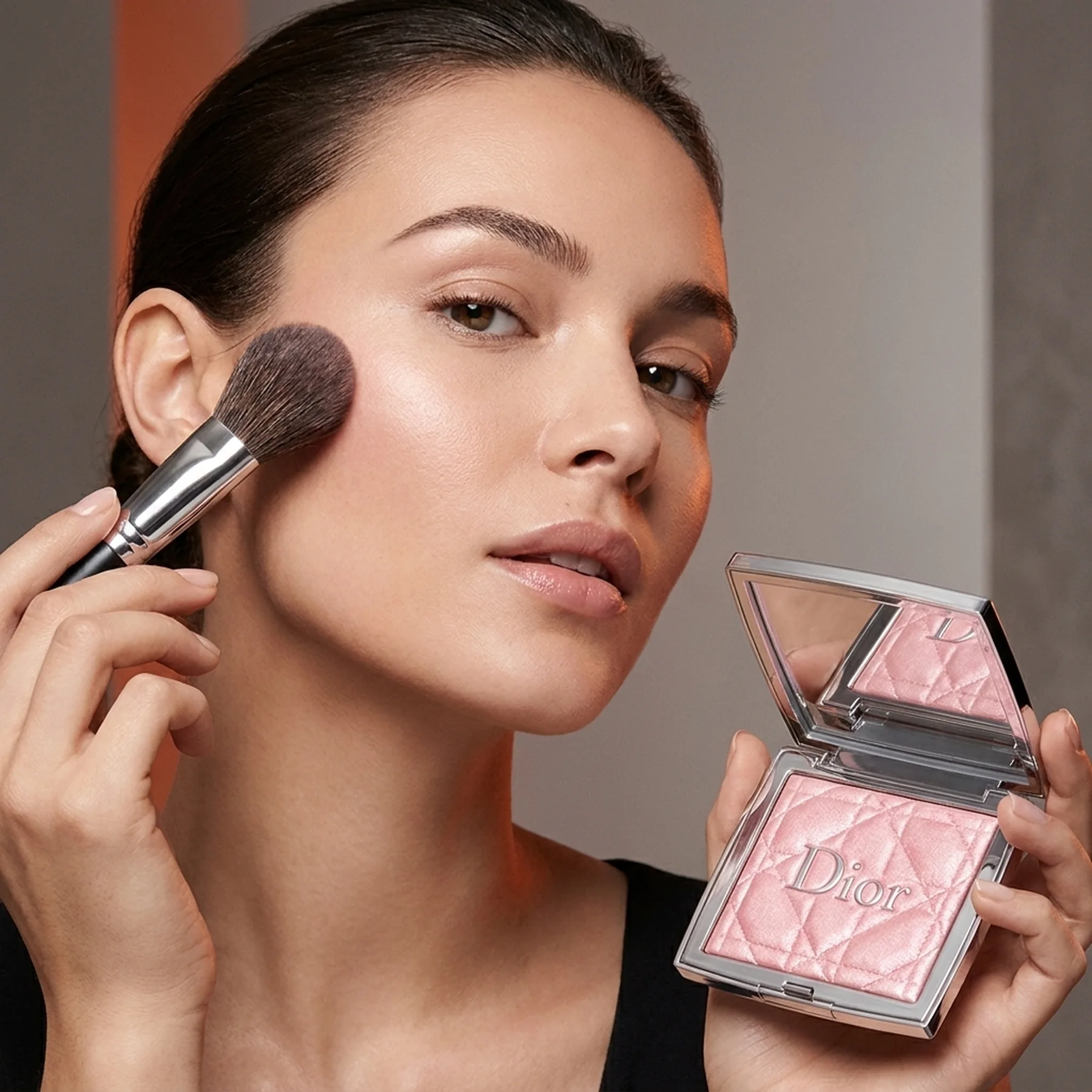 Хайлайтер Dior Forever Glow Luminizer Highlighter 6 г 04 Pink Strobe