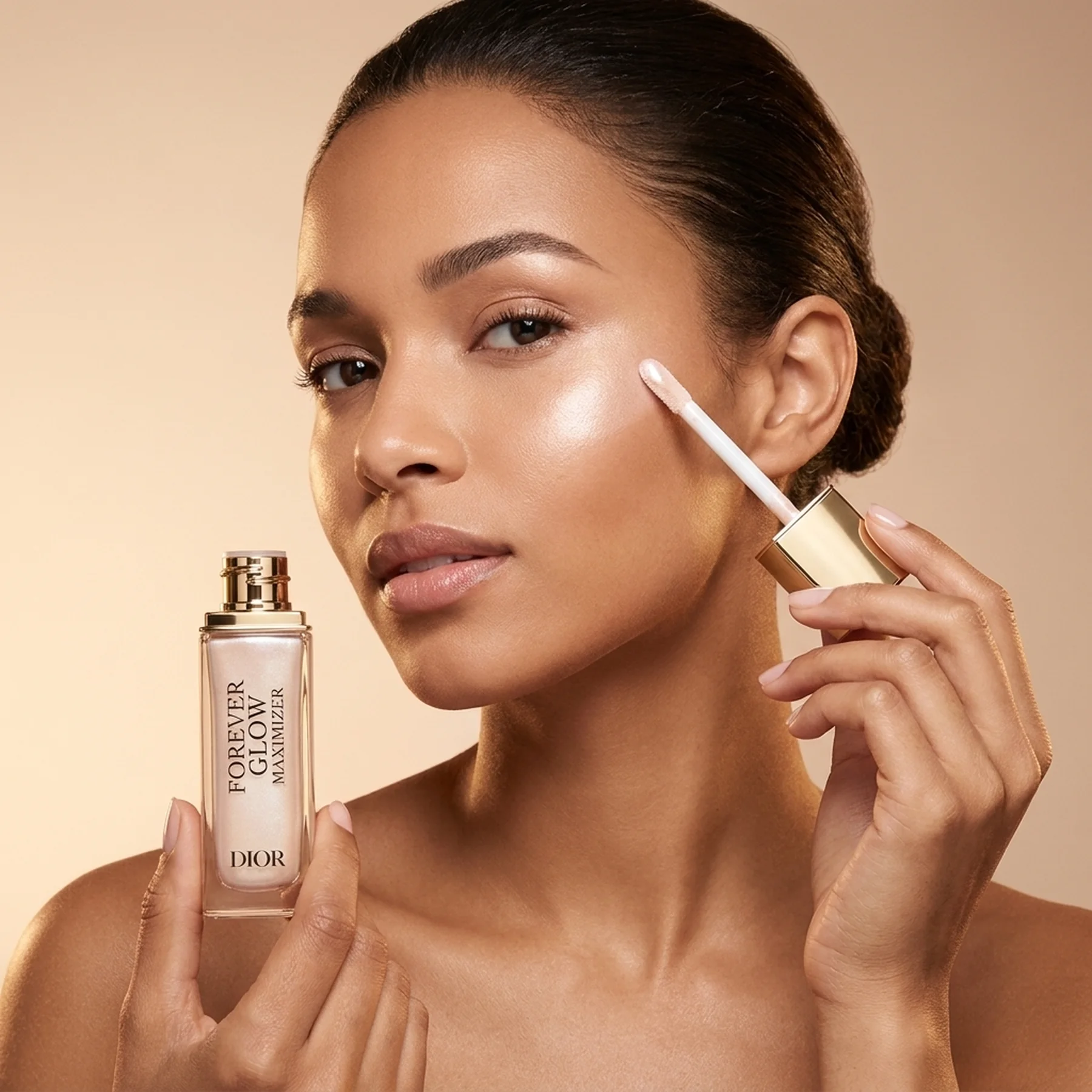 Хайлайтер для лица Dior Forever Glow Maximizer 11 мл 001 Abracadadior