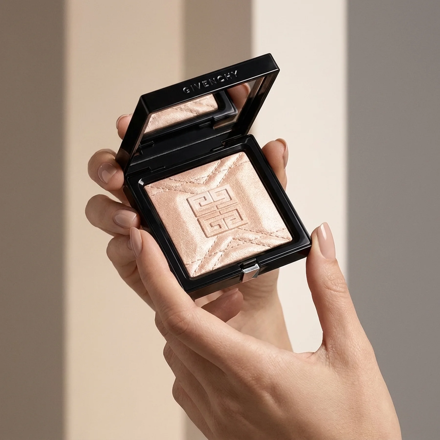 Хайлайтер Givenchy Prisme Libre Highlighter Powder 9 г 003 Pearly Glow
