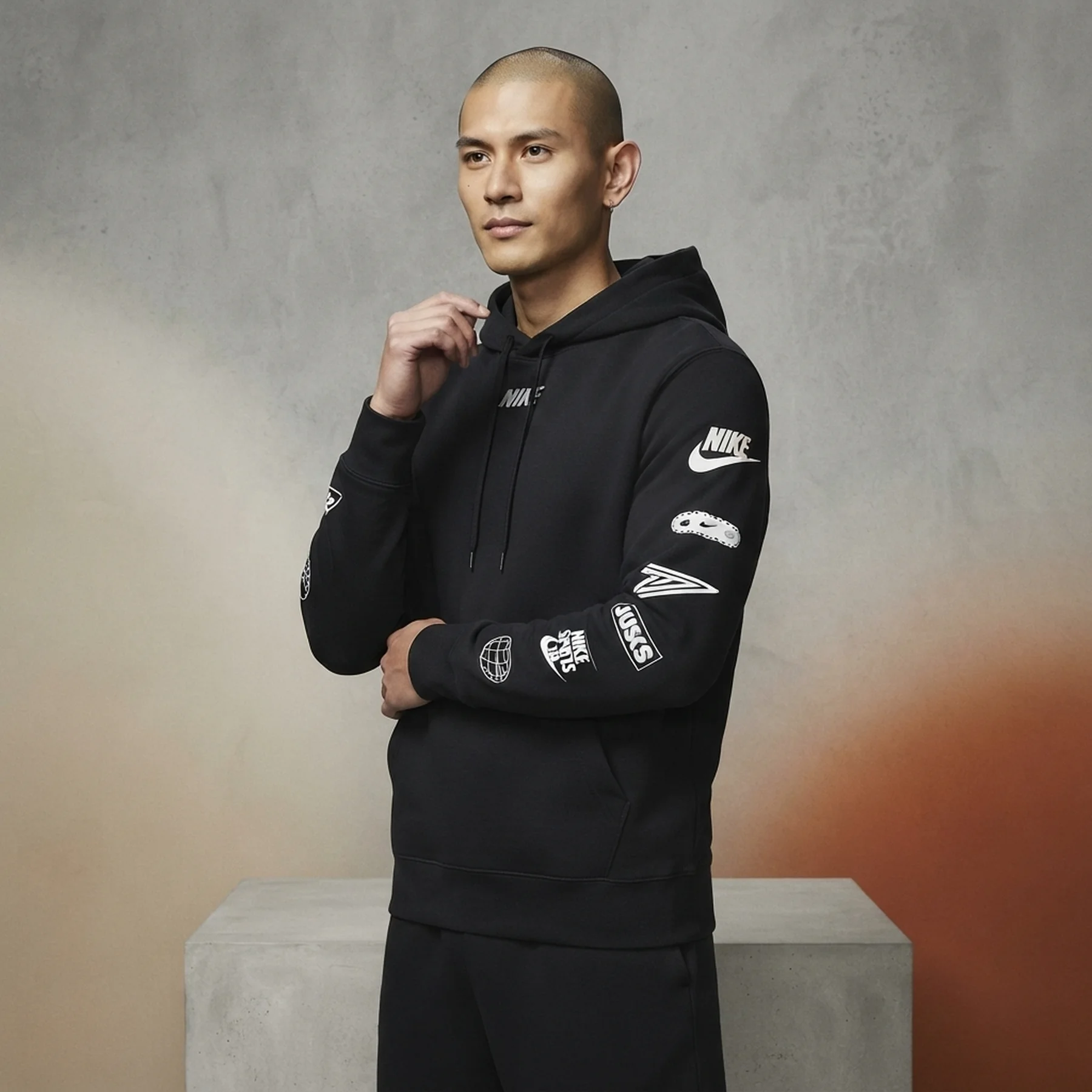 Худі Nike чорне на рукавах логотипи