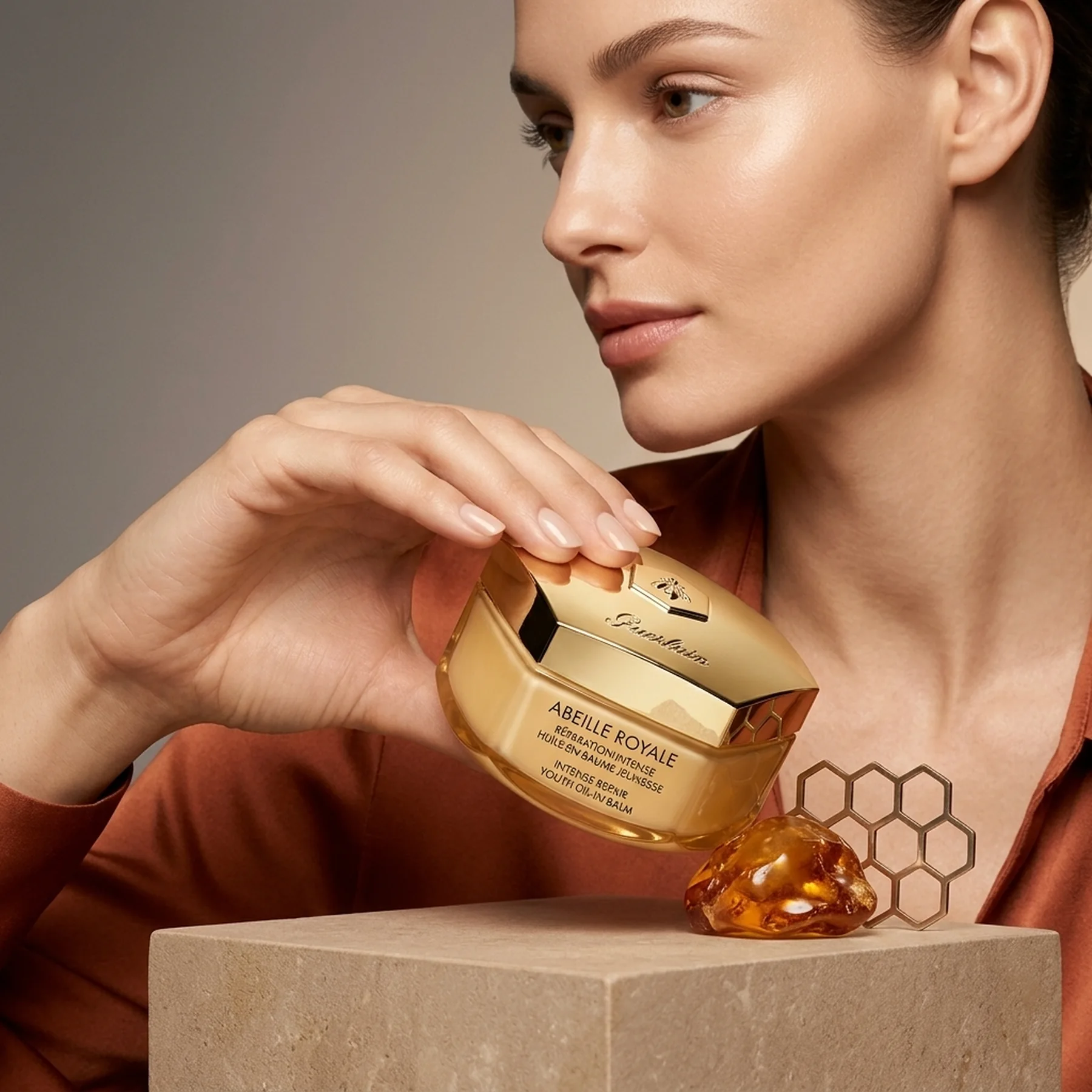 Интенсивный восстанавливающий омолаживающий бальзам Guerlain Abeille Royale Intense Repair Youth Oil-in-Balm 80 мл