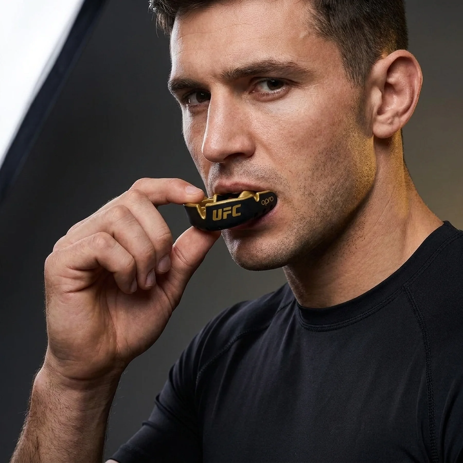 Капа OPRO Gold UFC доросла (вік 11+)  Black/Gold (art.102516001)