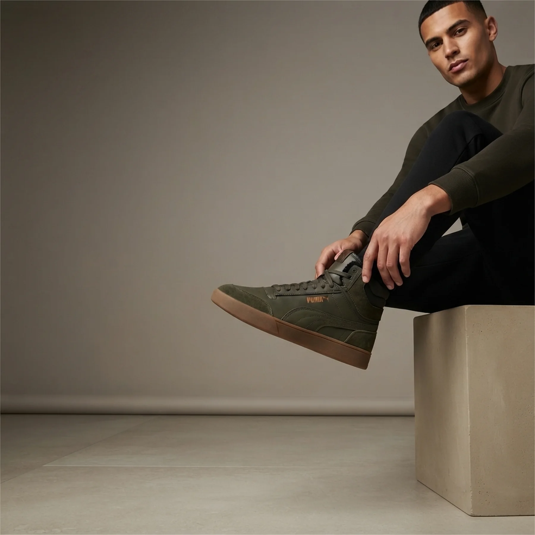 Кеди чоловічі Puma Shuffle Mid Fur (387609-02)