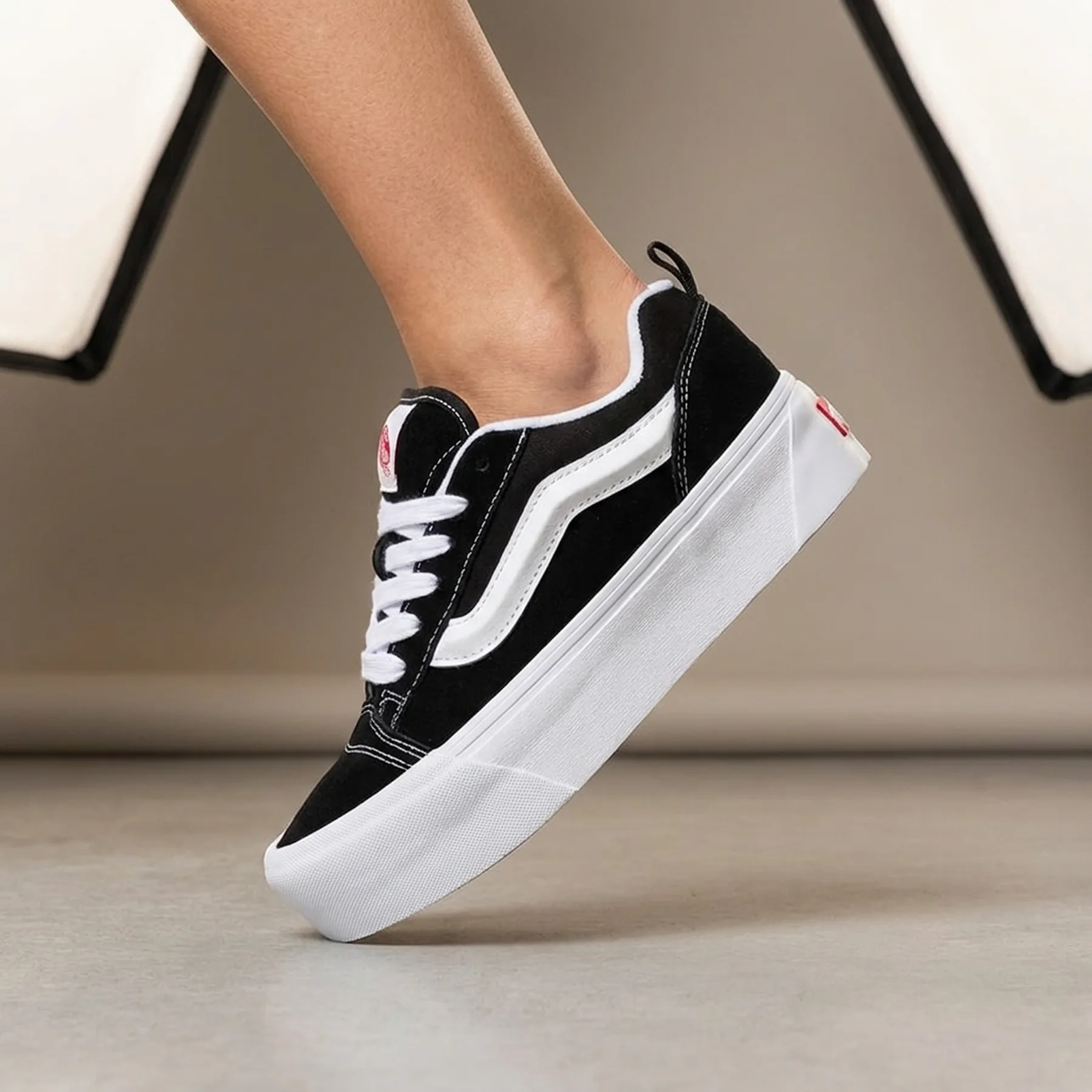 Кеди жіночі Vans Old Skool Platform (VN000CP66BT)