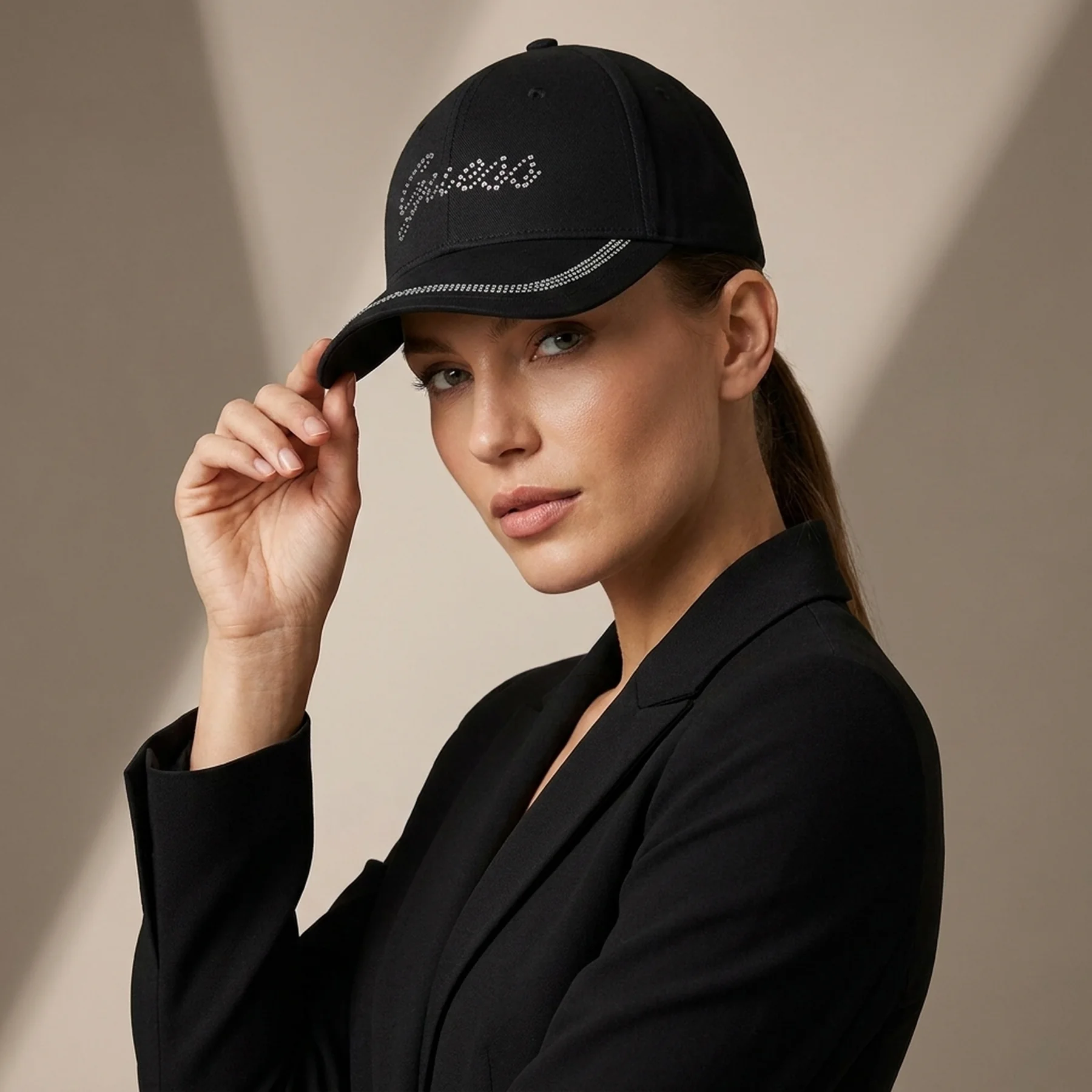 Кепка Guess бейсболка з логотипом зі страз 1159816221 (Чорний One size)