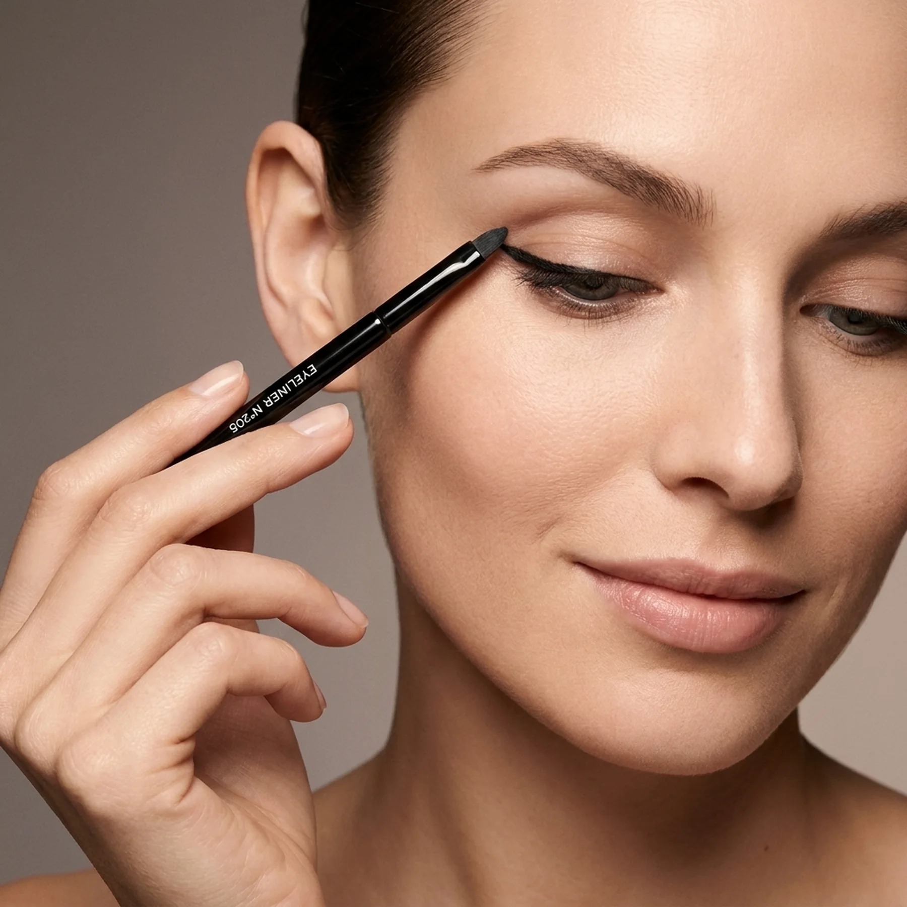 КИСТЬ ДЛЯ КРЕМОВОЙ ПОДВОДКИ ДЛЯ ГЛАЗ CHANEL PINCEAU EYELINER №205