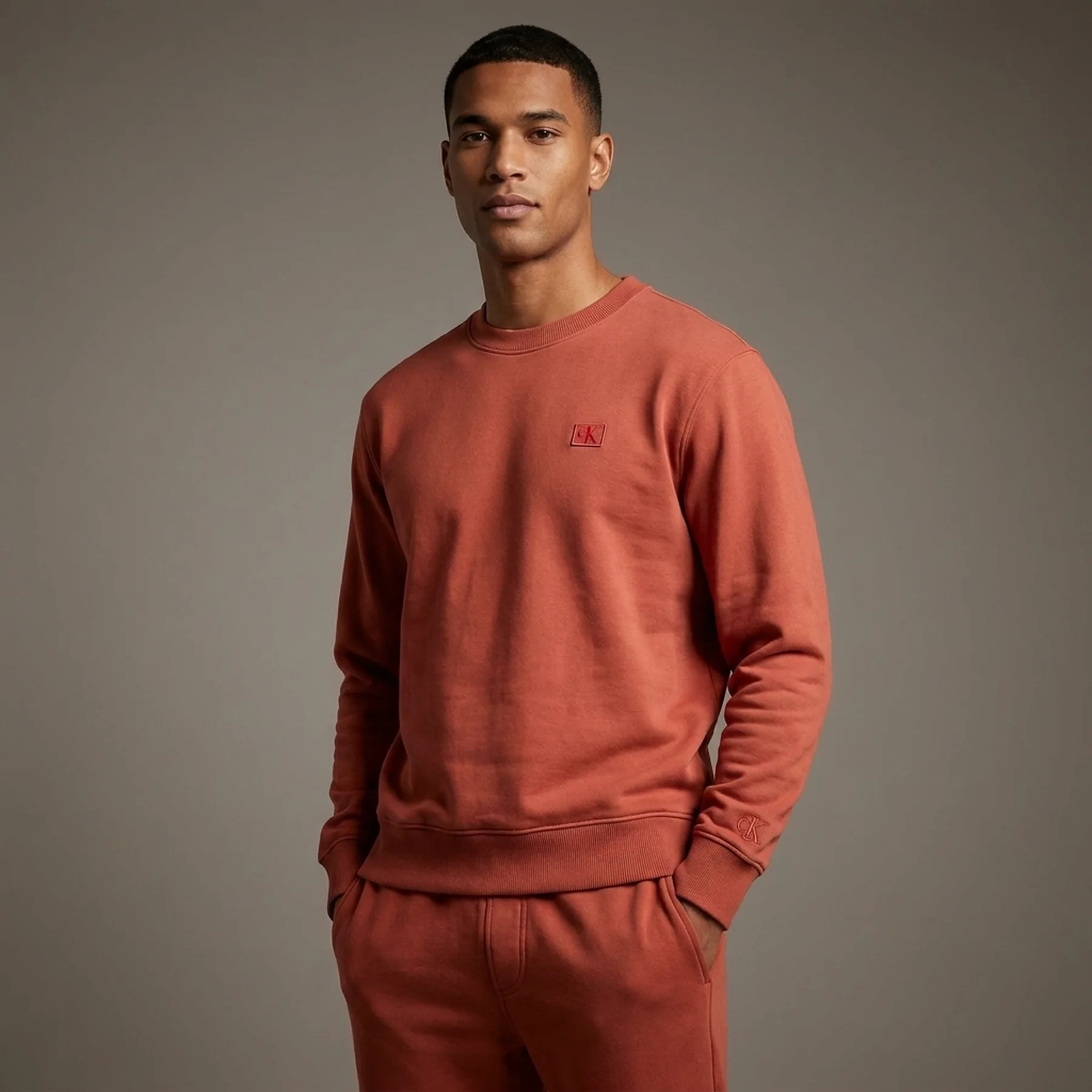 Кофта чоловіча Calvin Klein Shrunken Badge Crew Neck Terracotta Tile (J30J321544)
