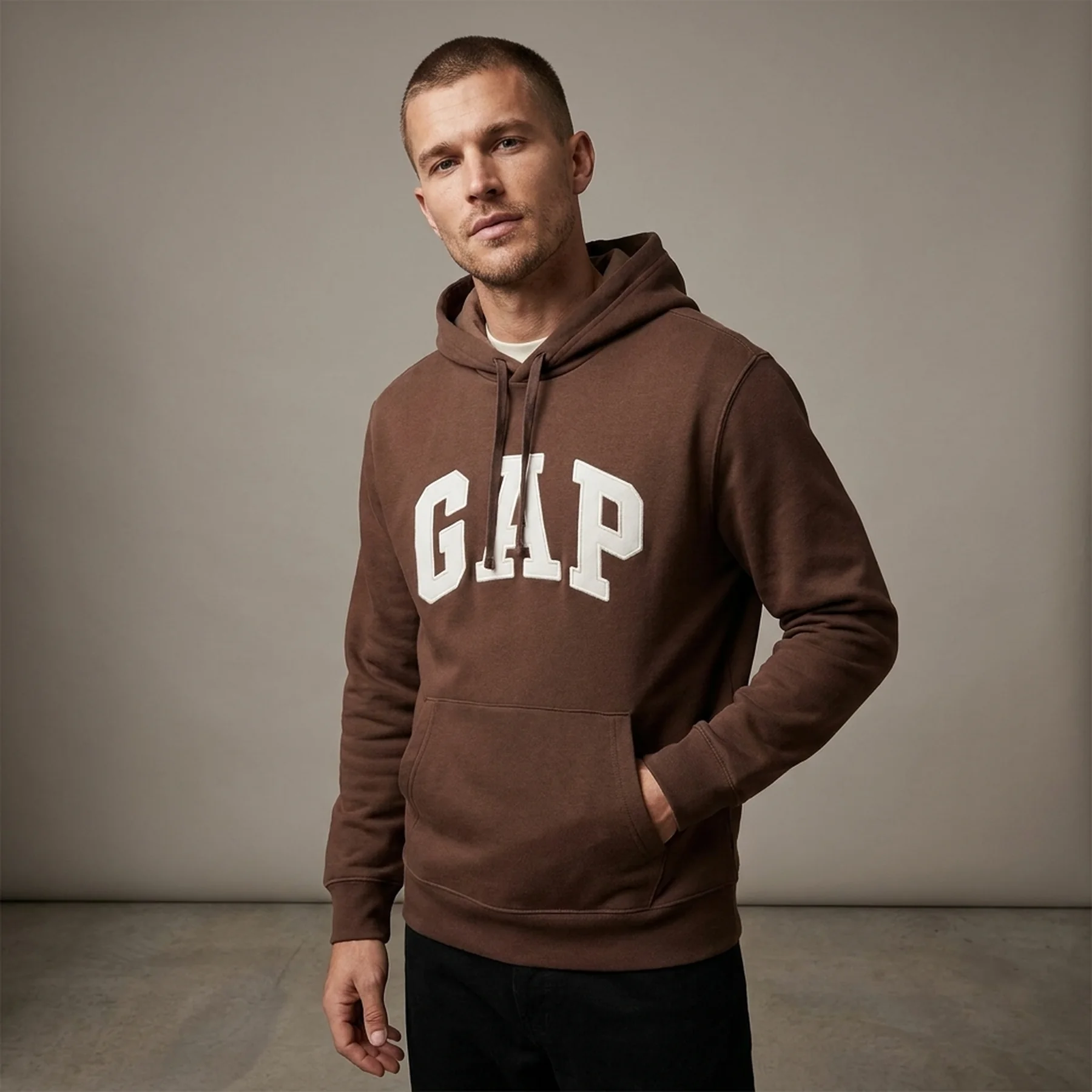 Кофта чоловіча Gap Relaxed Logo Brown (681925141)