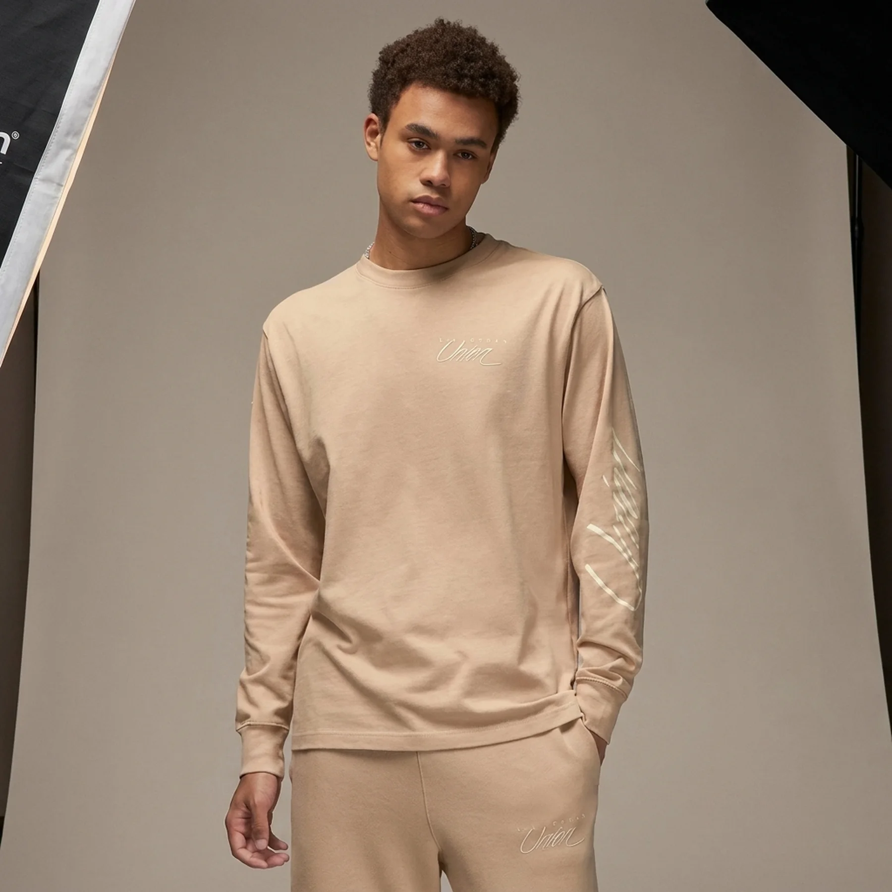 Кофта чоловіча Jordan Long Sleeve T-Shirt X Union La Beige (DV7341-296)