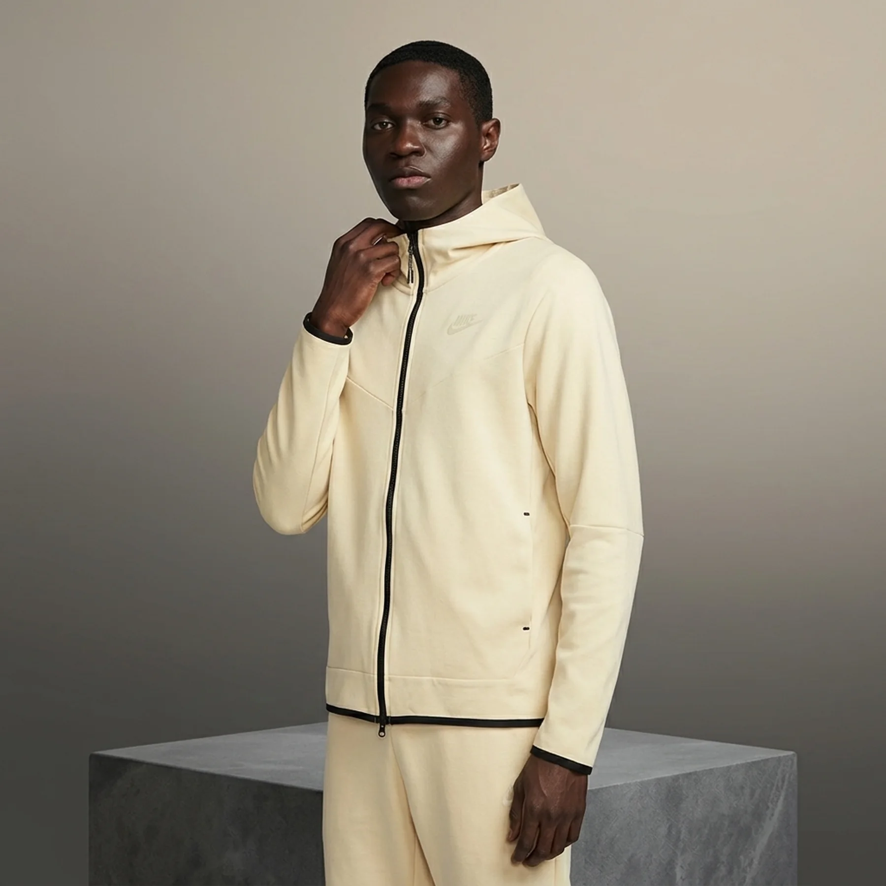 Кофта чоловіча Nike Sportswear Tech Fleece Lightweight Full-Zip Hoodie Sweatshirt (DX0822-783)