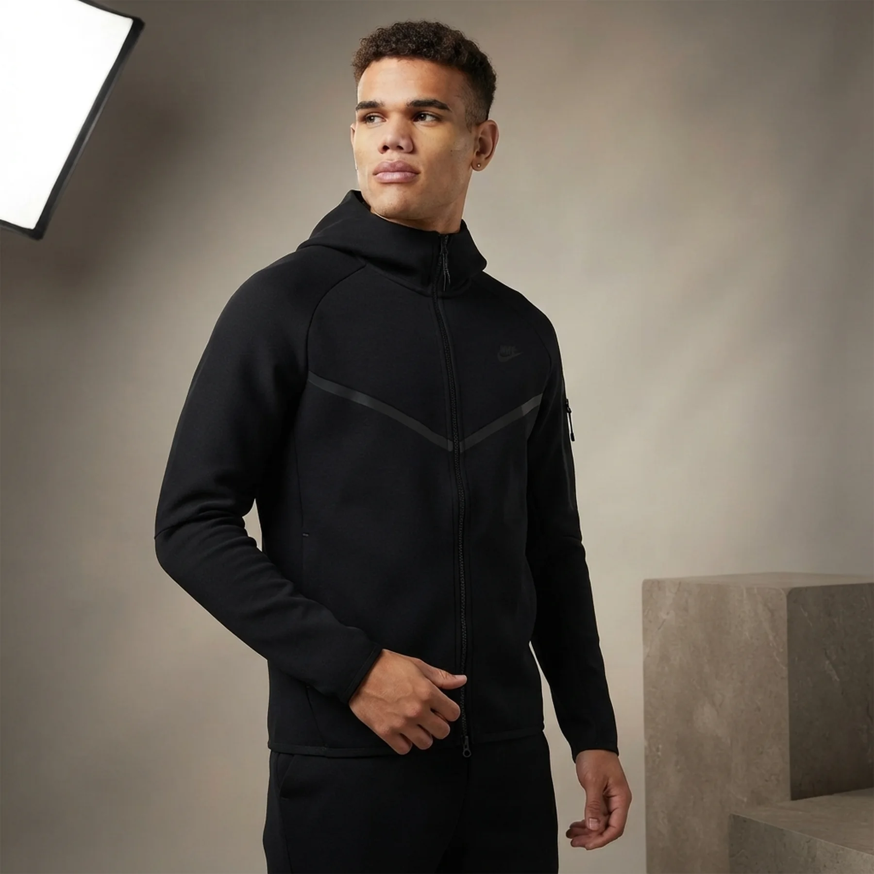 Кофта чоловіча Nike Sportswear Tech Fleece Windrunner (HV0949-010)