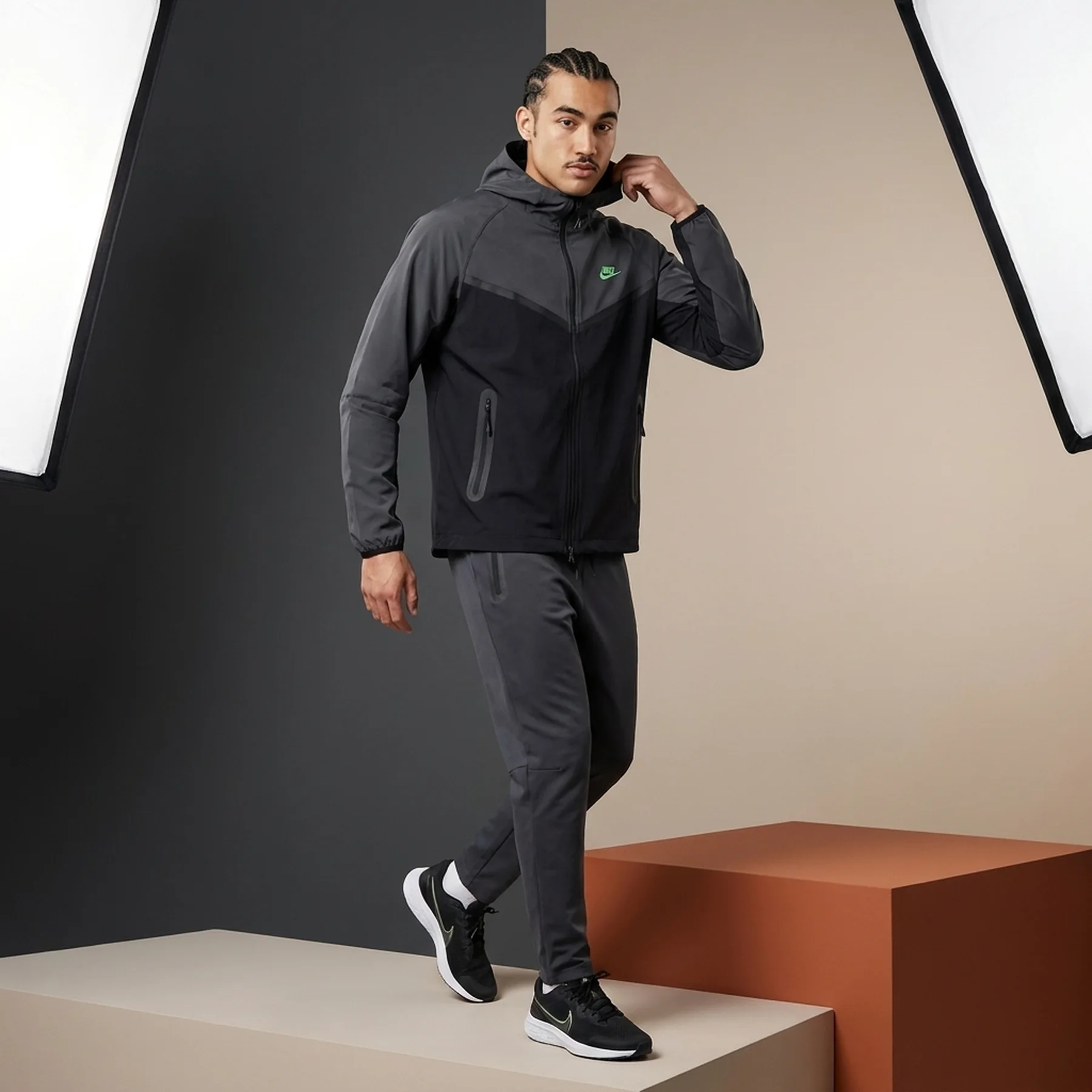 Кофта чоловіча Nike Sweat Jacket Tech Windrunner (HM7151-013)