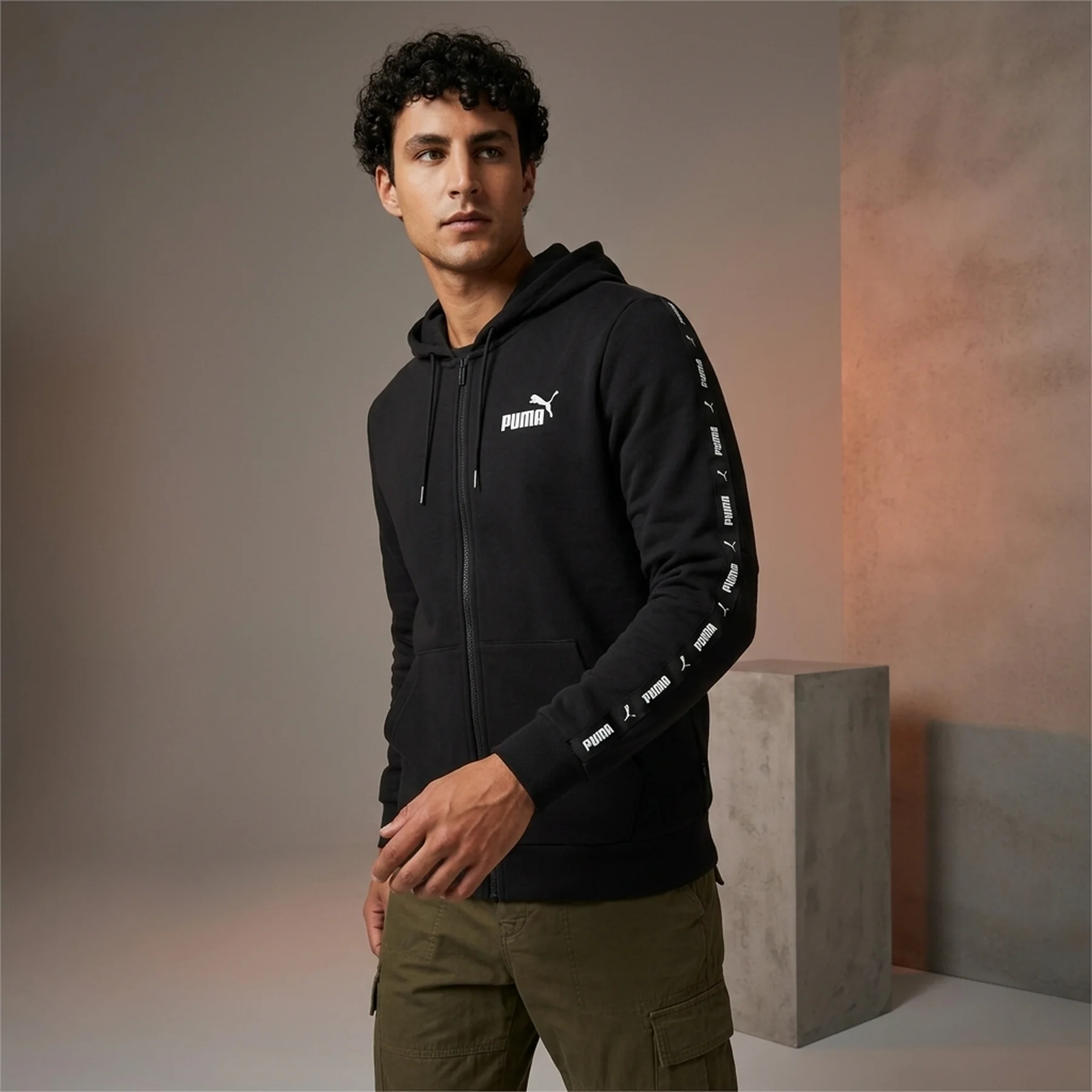 Кофта чоловіча Puma Essentials+ Tape Full-Zip Hoodie Black (670270-01)