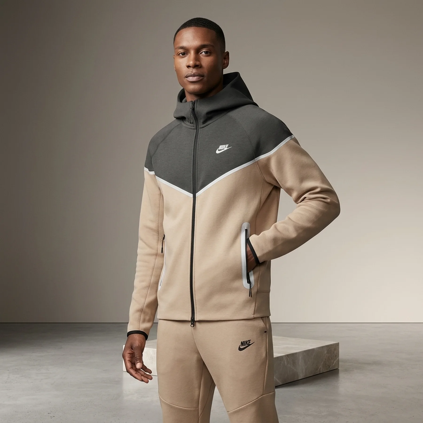 Кофта унісекс Nike Sportswear Tech Fleece Windrunner (HQ3746-200)