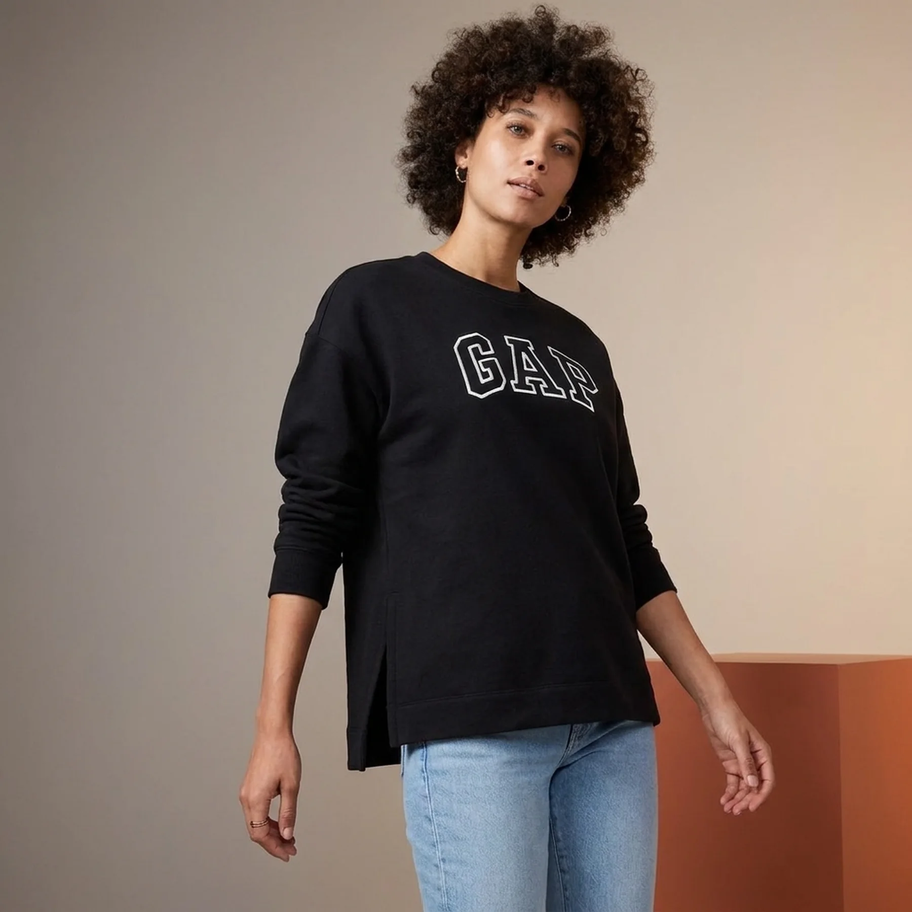 Кофта жіночі Gap Crewneck Logo Black (741683-03)
