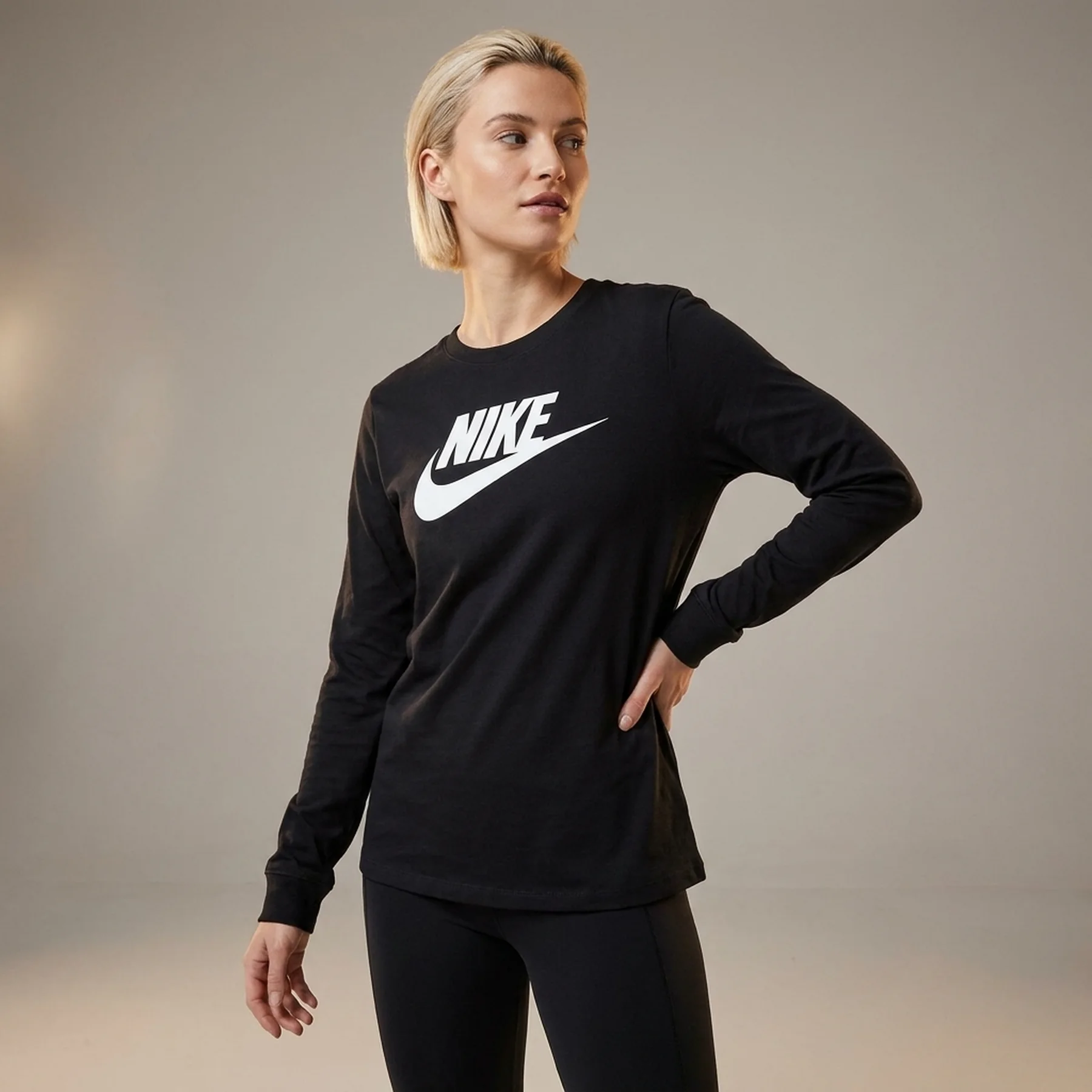 Кофта жіночі Nike Sportswear Essentials Long-Sleeve Logo T-Shirt (FJ0441-010)