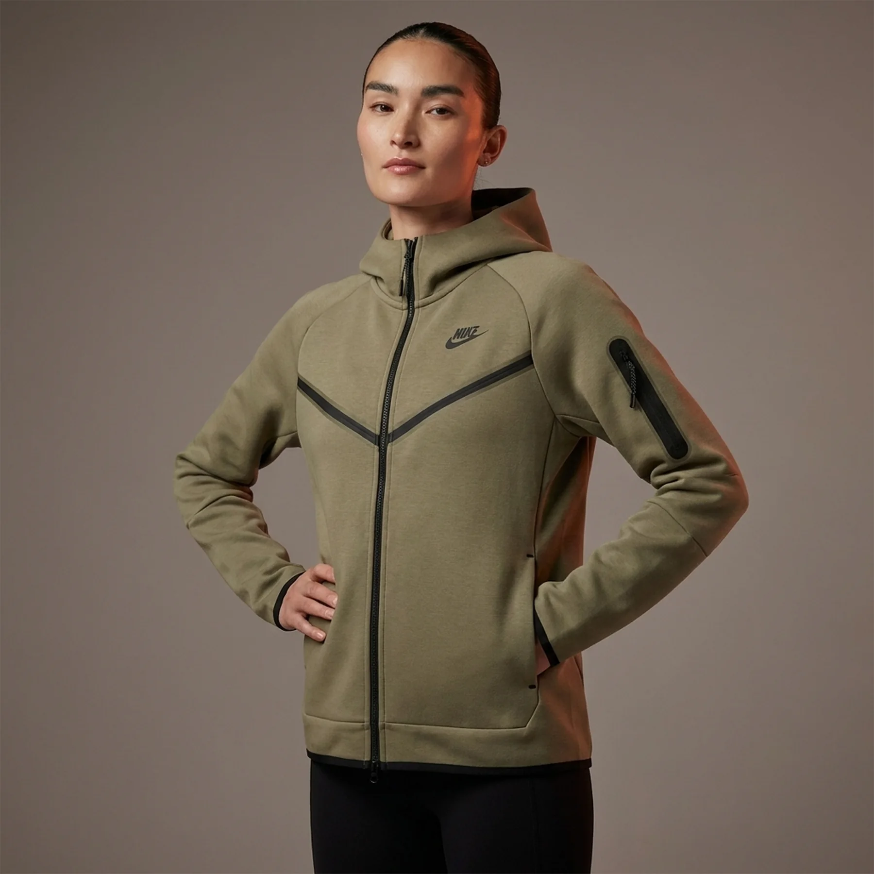 Кофта жіночі Nike Sportswear Windrunner Tech Fleece Olive (HV6747-320)