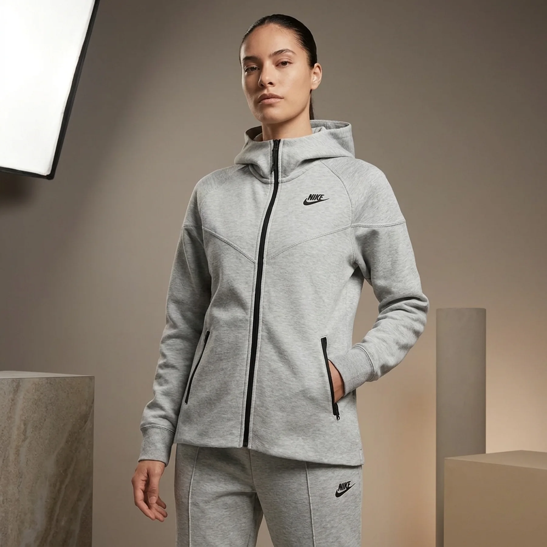 Кофта жіночі Nike W Nsw Tch Flc Wr Fz (FB8338-063)