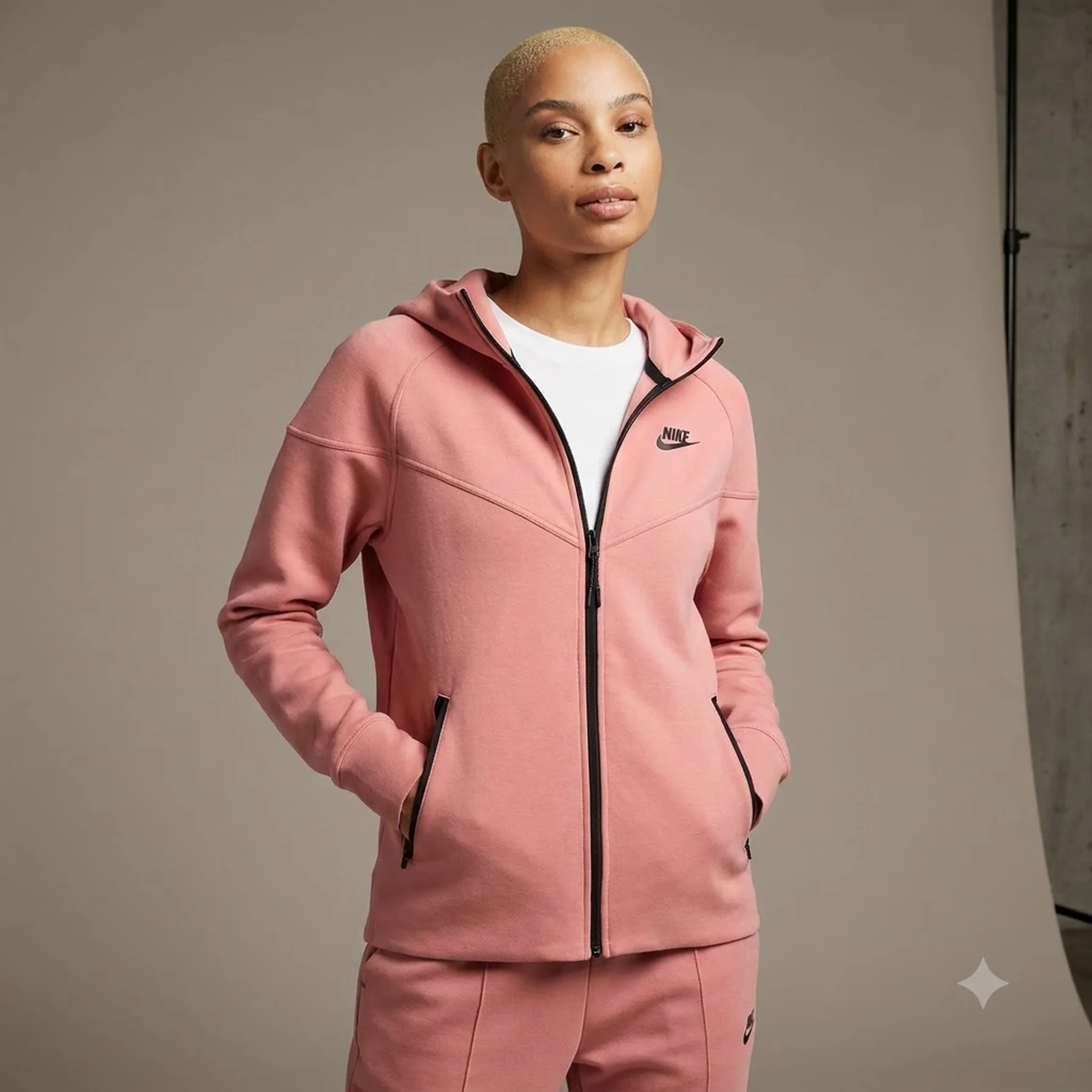 Кофта жіночі Nike Women's Tech Fleece Windrunner Full-Zip Hoodie (FB8338-618)