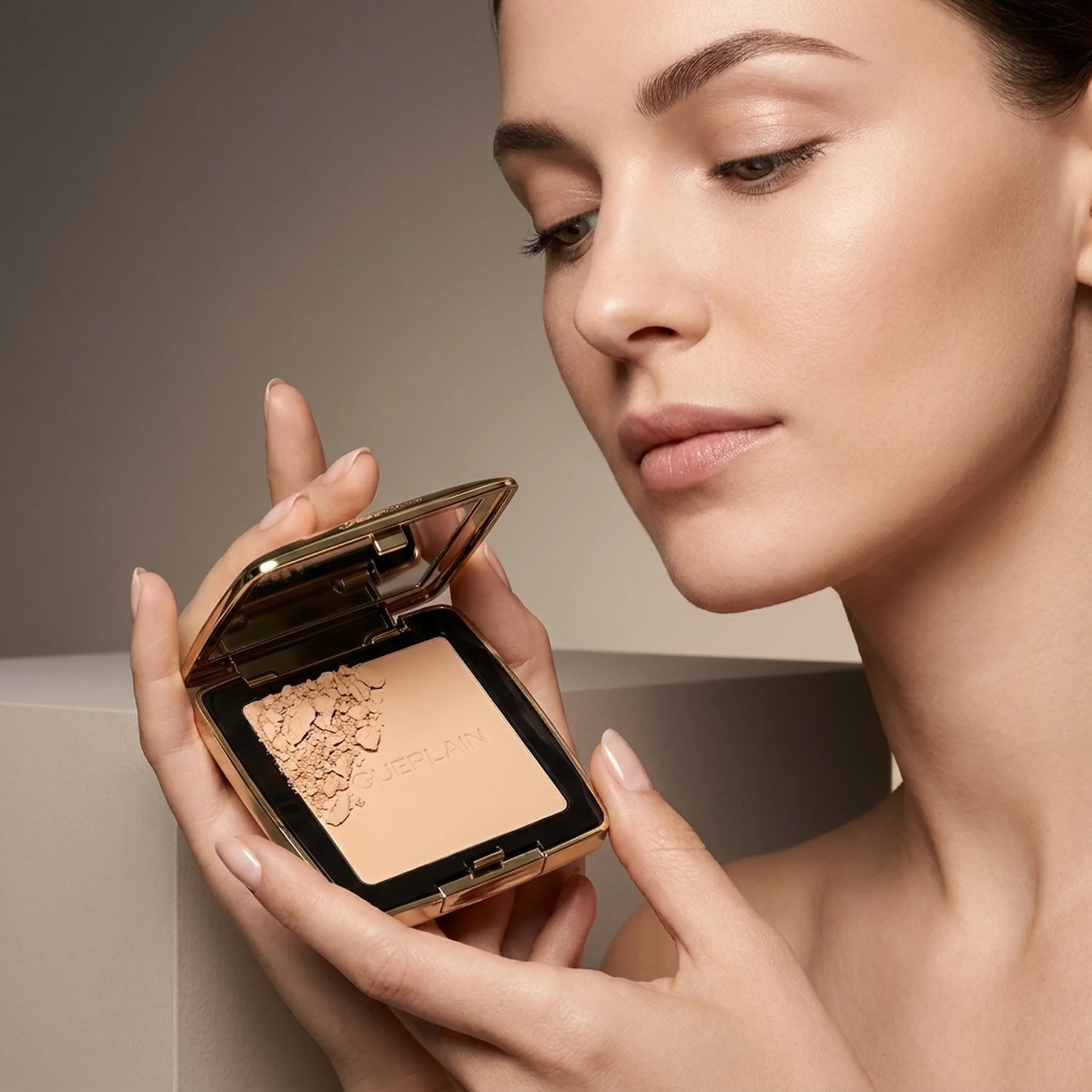 Компактная пудра Guerlain Parure Gold Skin Control High Perfection Matte Compact Foundation 8.7 мл 2N