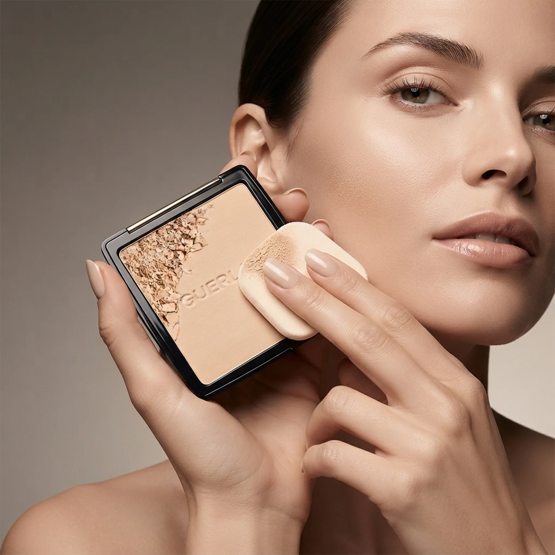 Компактная пудра Guerlain Parure Gold Skin Control High Perfection Matte Compact Foundation 8.7 мл 3N