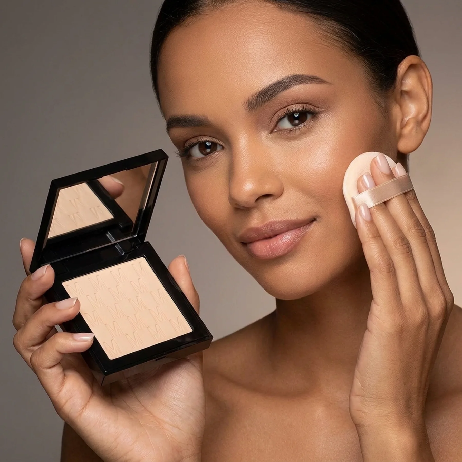 Компактная пудра MESAUDA NUDE VENUS POWDER COMPACT 10 г 102 Light Beige