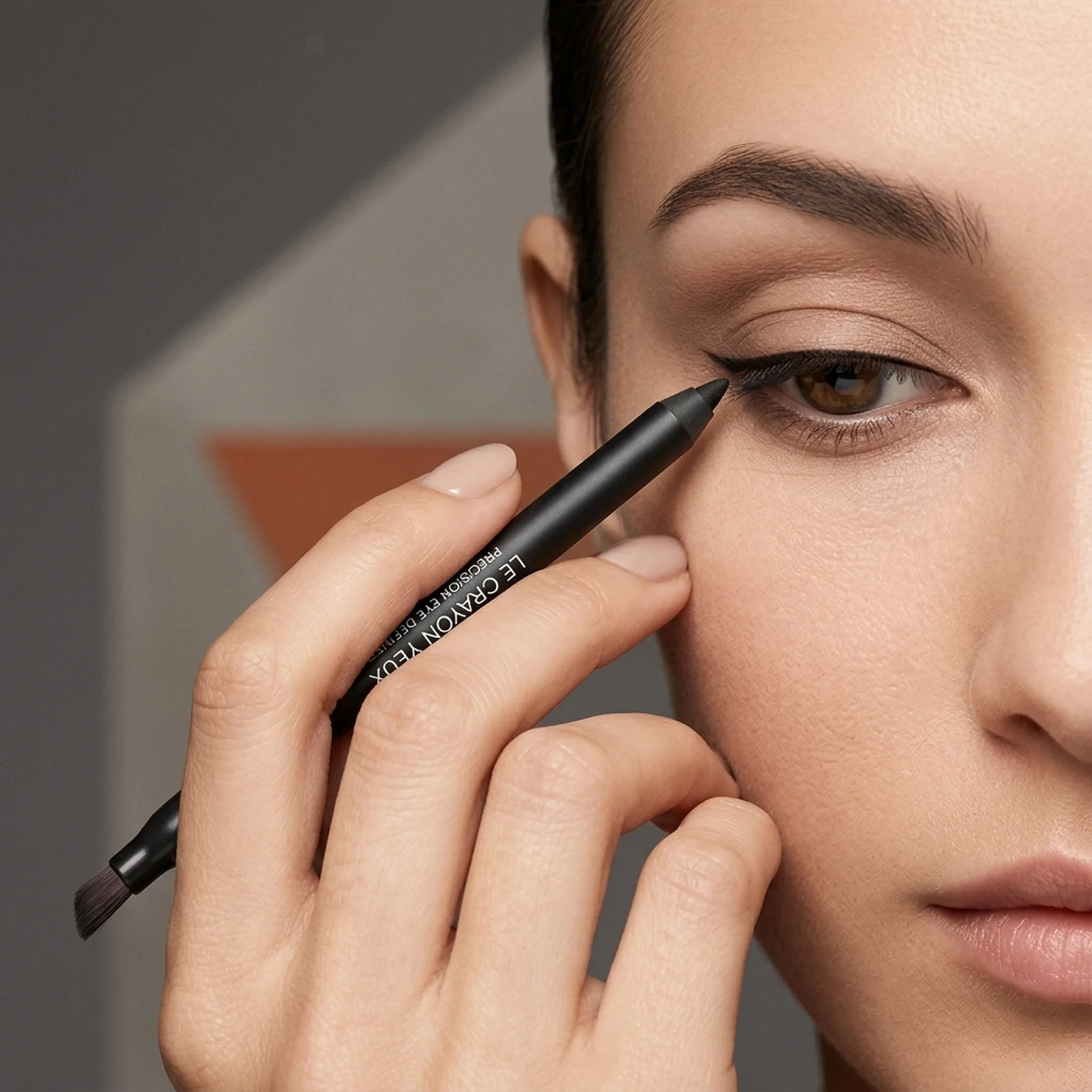 Контурный карандаш CHANEL Le Crayon Yeux 1.2 г 01 Noir