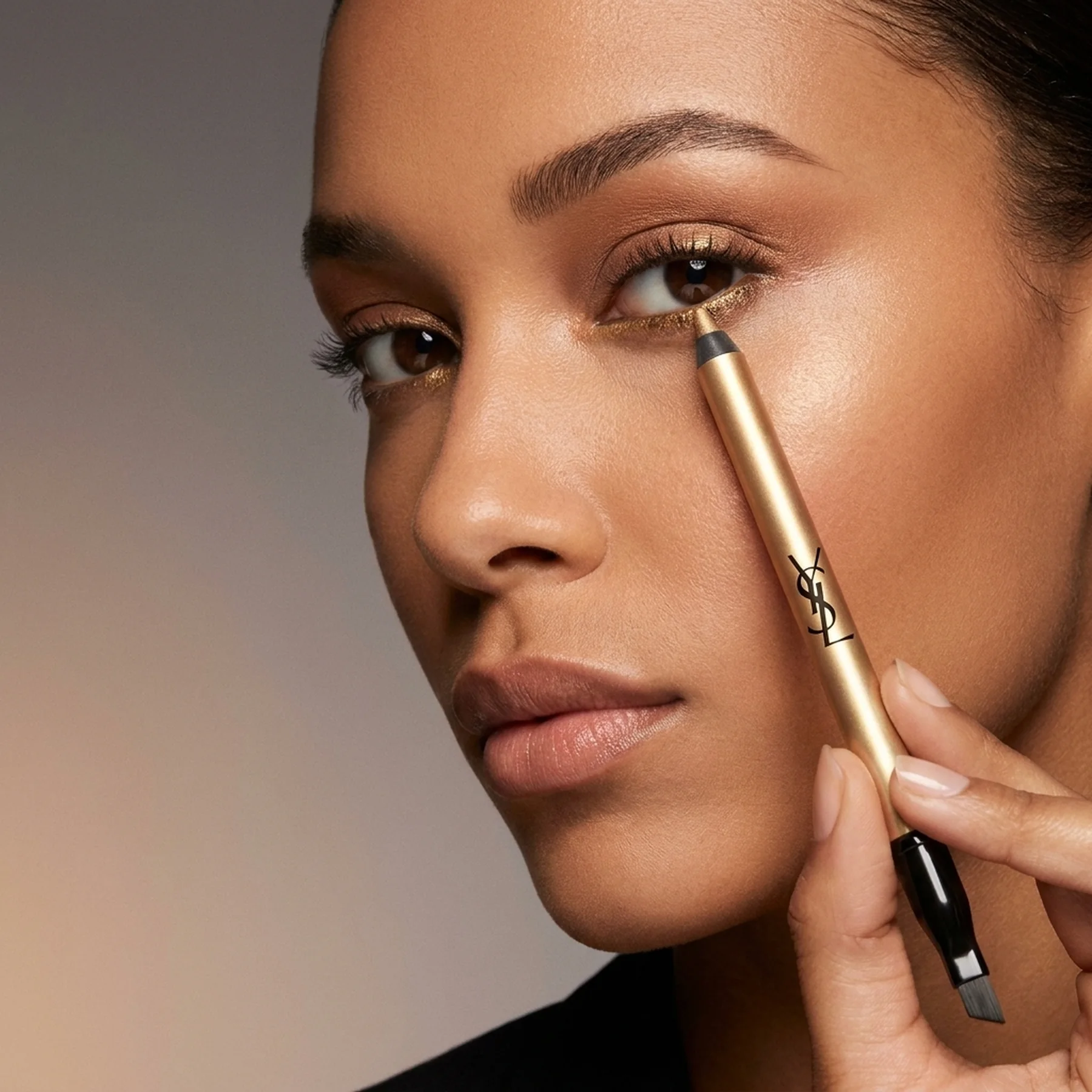 Контурный карандаш Yves Saint Laurent Lines Liberated 24H Waterproof Eyeliner 1.2 г 06 Legendary Gold