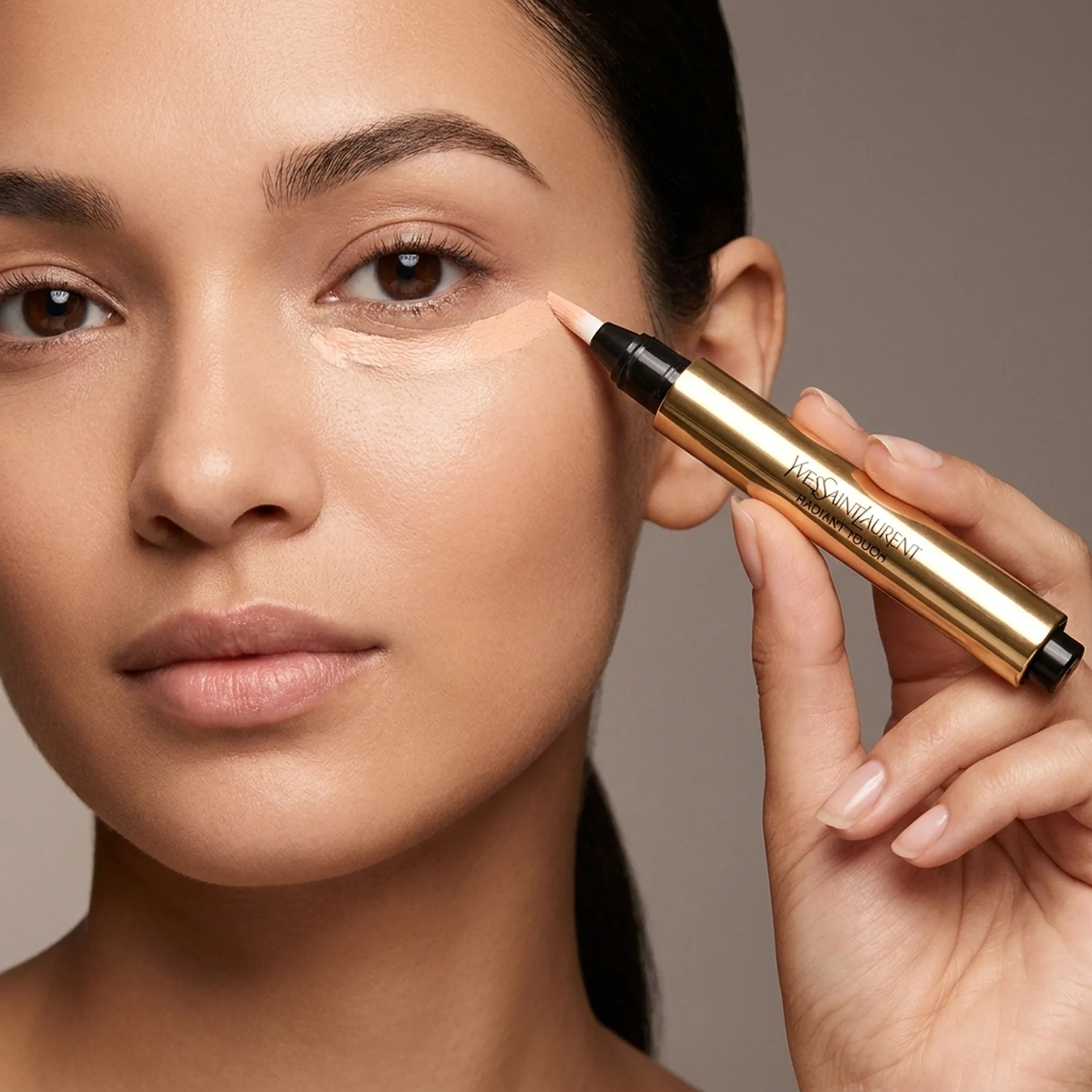 Корректор Yves Saint Laurent Touche Eclat Radiant Touch 2.5 мл 03 Light Peach