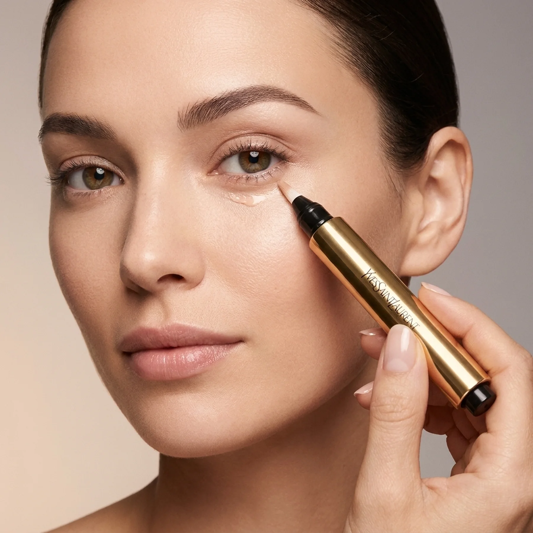 Корректор Yves Saint Laurent Touche Eclat Radiant Touch 2.5 мл 1.5 Radiant Silk