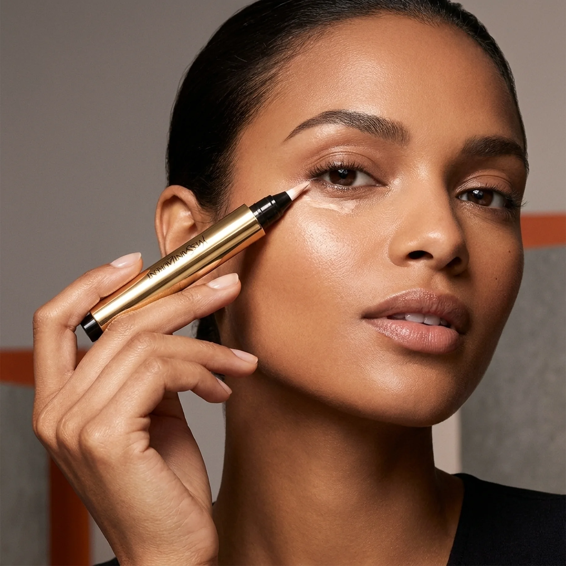 Корректор Yves Saint Laurent Touche Eclat Radiant Touch 2.5 мл 5,5 Luminous Praline