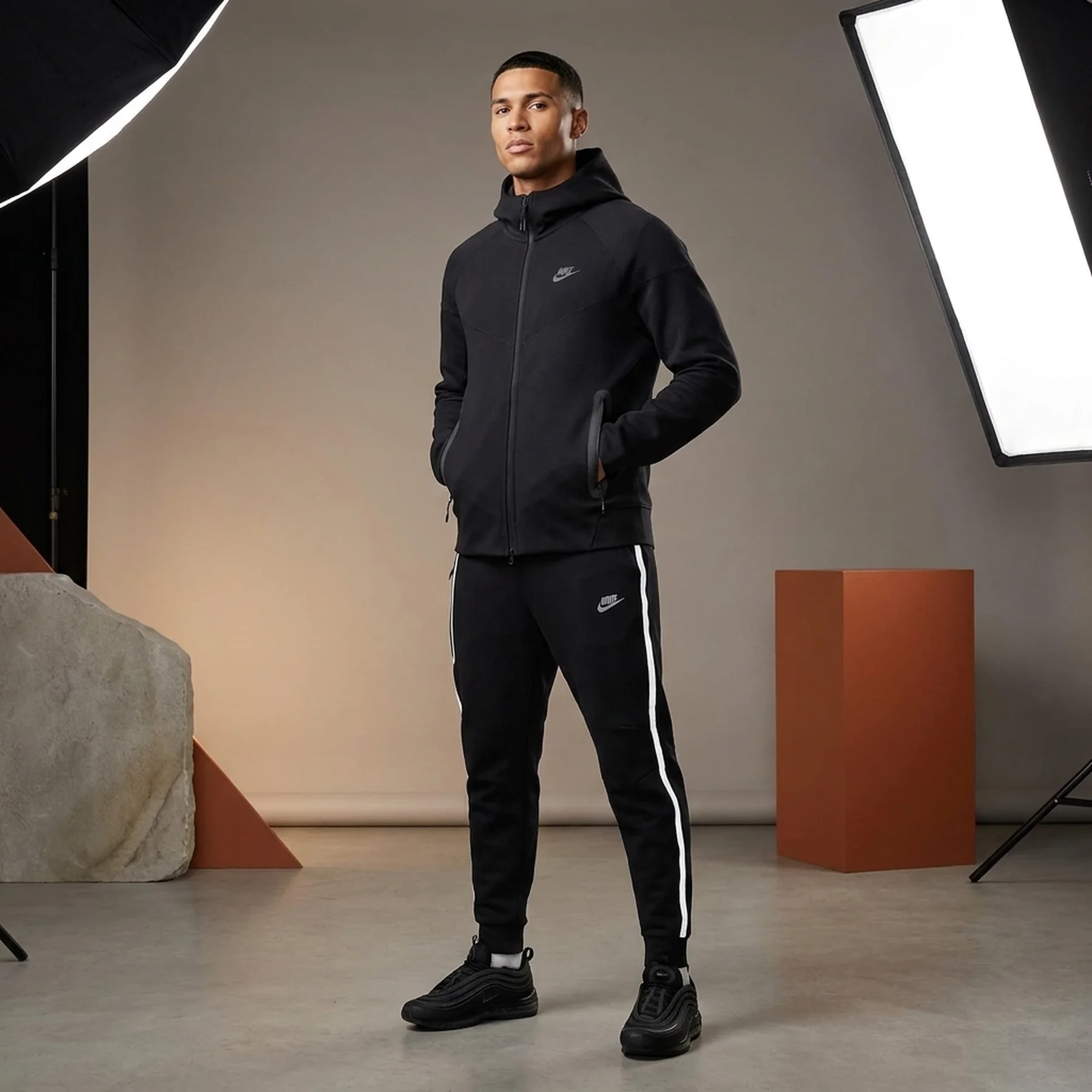 Костюм Nike Tech Fleece Black Reflective