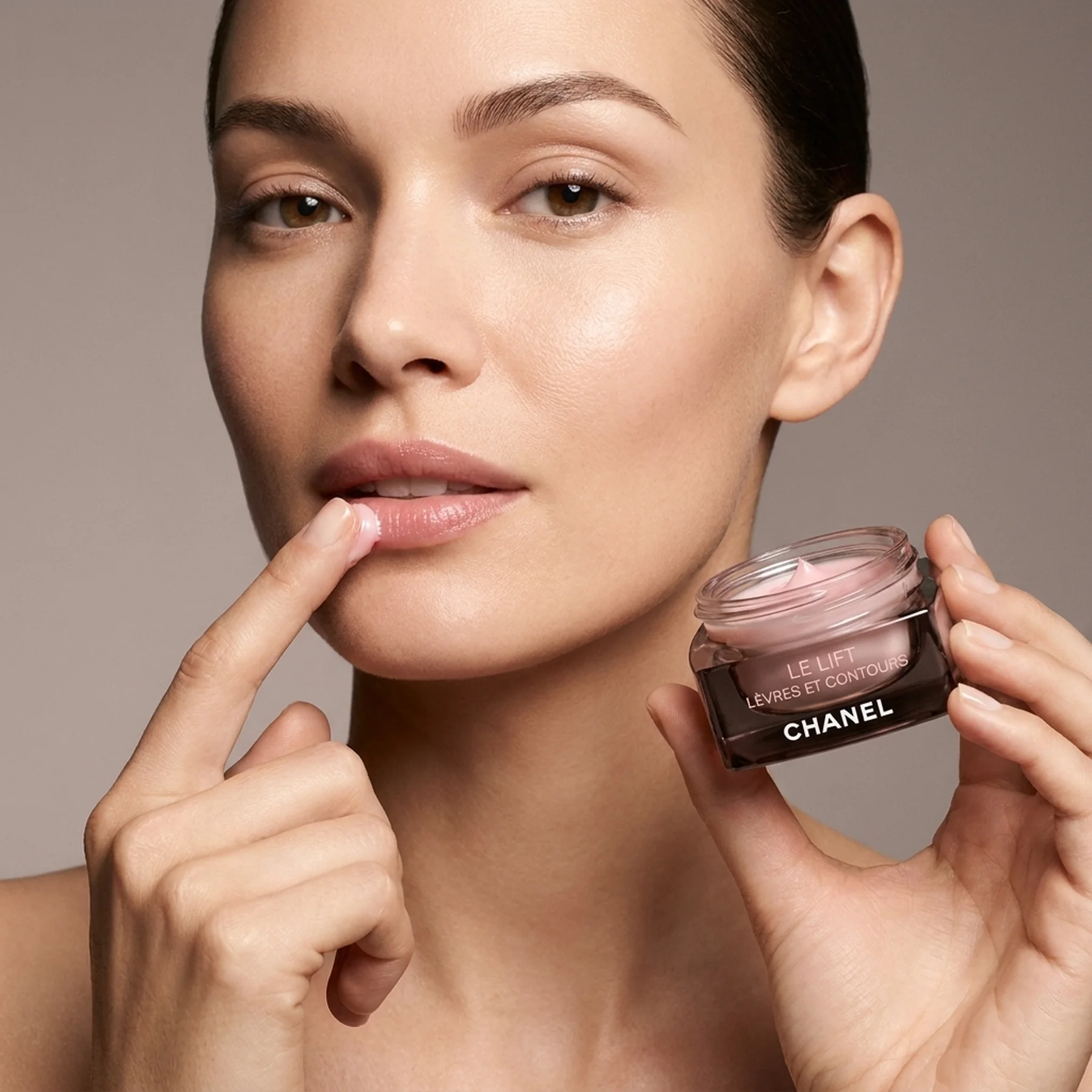 Крем для губ и контура губ CHANEL Le Lift Lip And Contour Care 15 мл