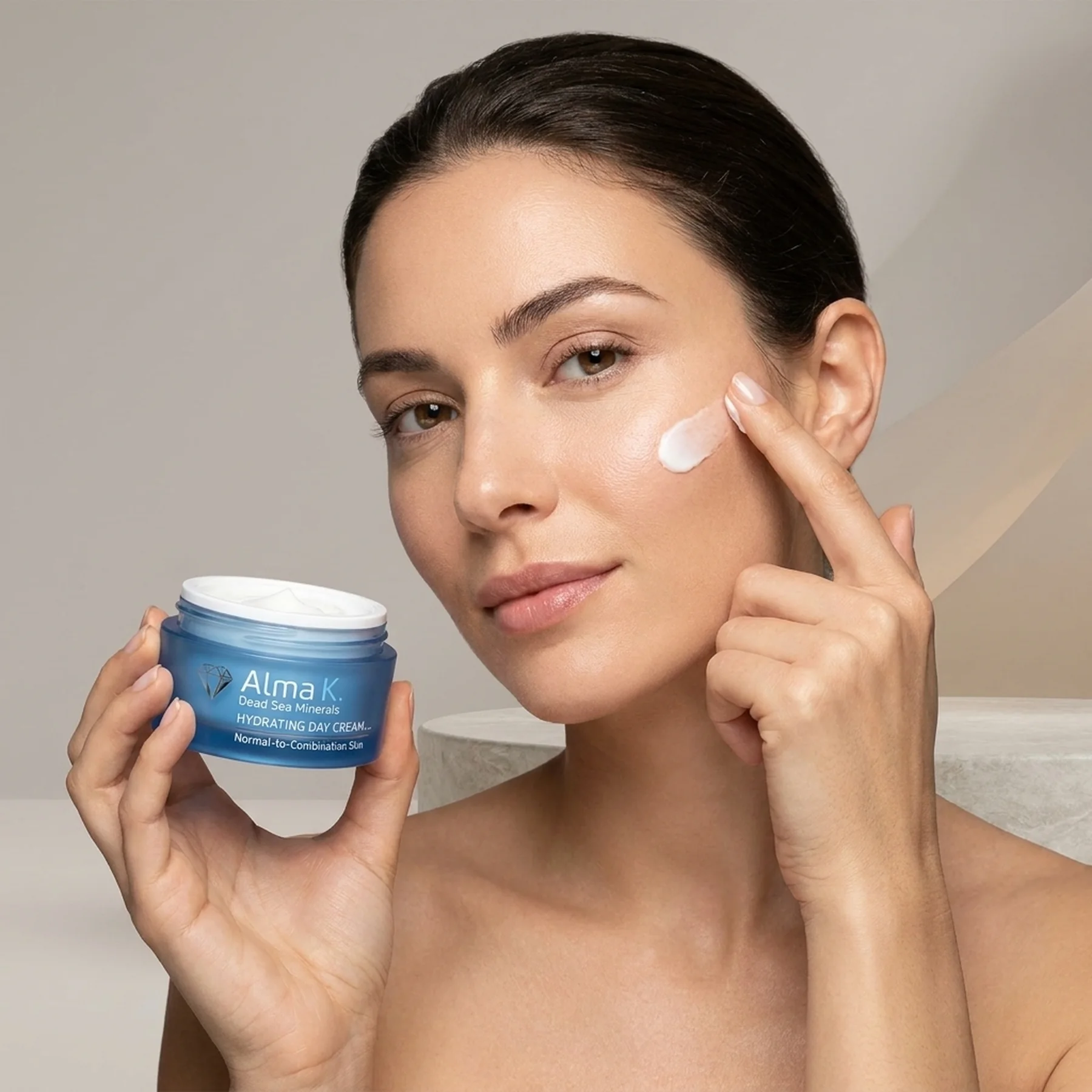 Крем для нормальной и комбинированной кожи Alma K Hydrating Day Cream Normal-Combination Skin 50 мл