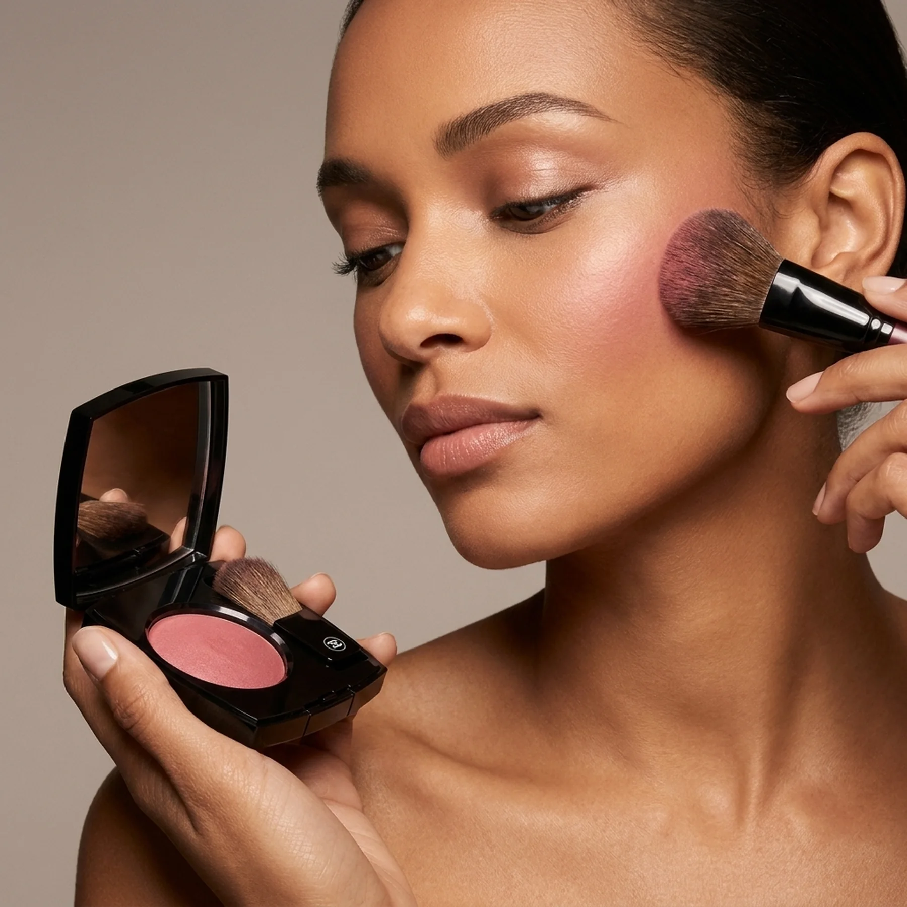 Кремово- пудровые румяна CHANEL JOUES CONTRASTE INTENSE 8 г 238 ROSE ARDENT