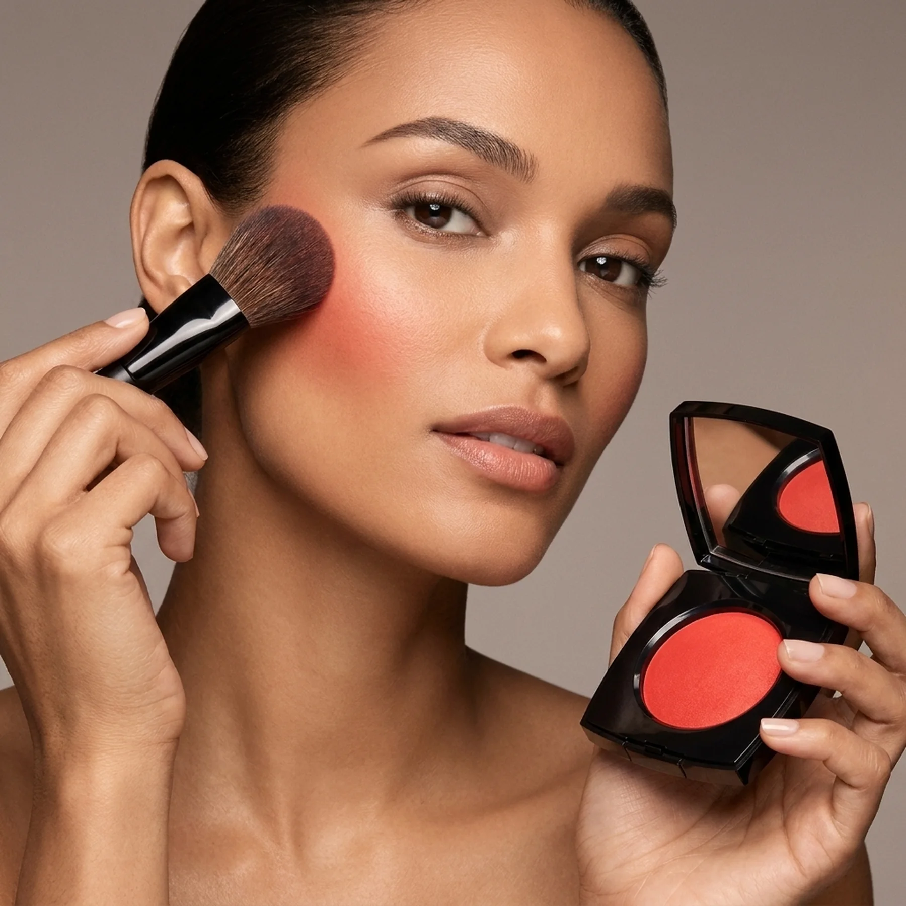 Кремово- пудровые румяна CHANEL JOUES CONTRASTE INTENSE 8 г 244 ROUGE FRANC