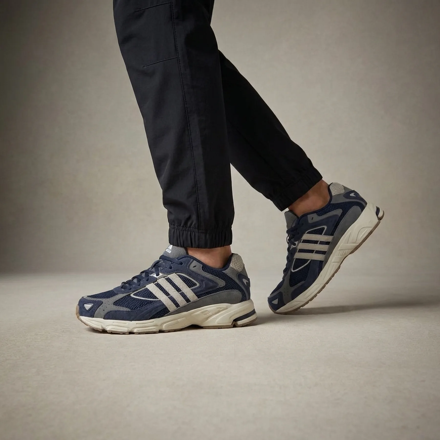 Кросівки Adidas Response CL