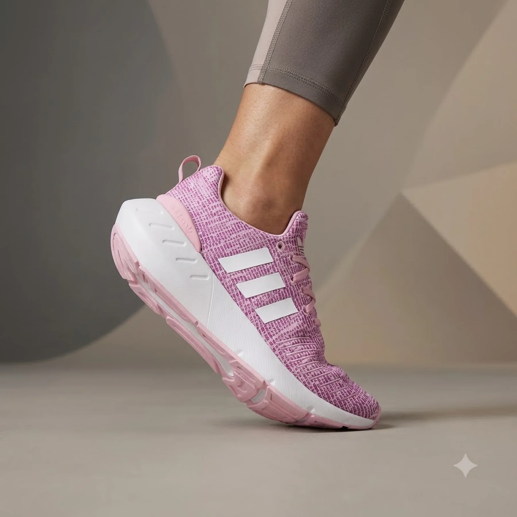 Кросівки Adidas Swift Run 22