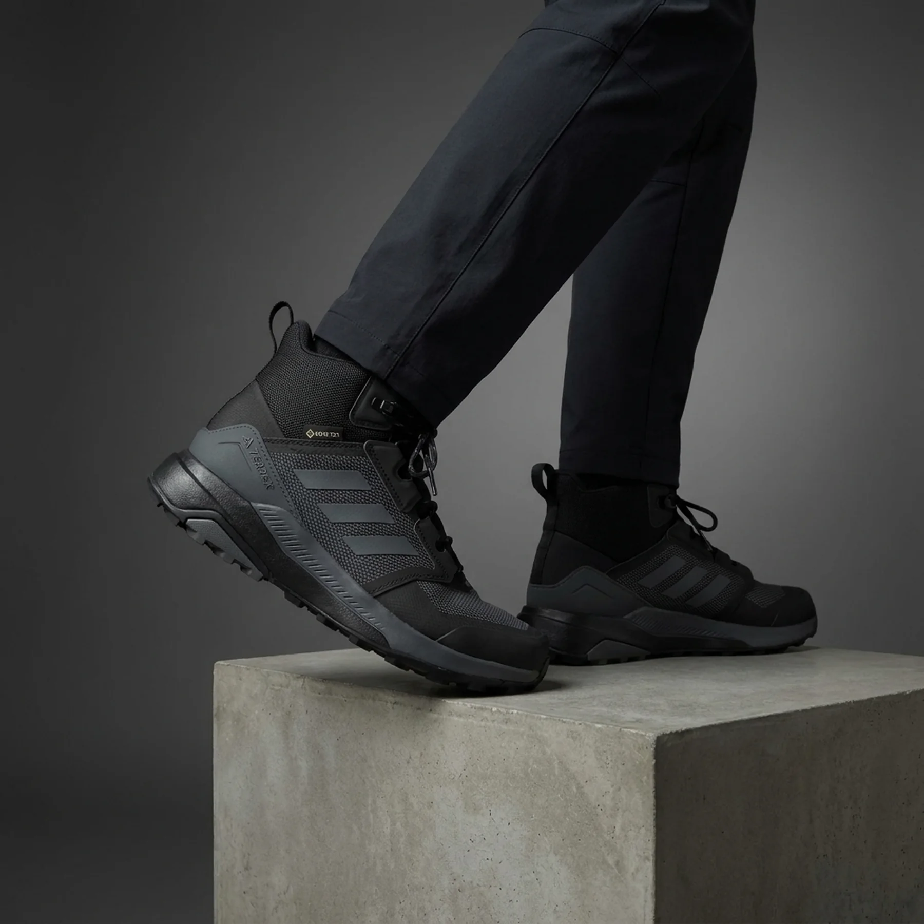 Кросівки Adidas Terrex Trailmaker Mid GTX 'Black Dark Solid Grey'