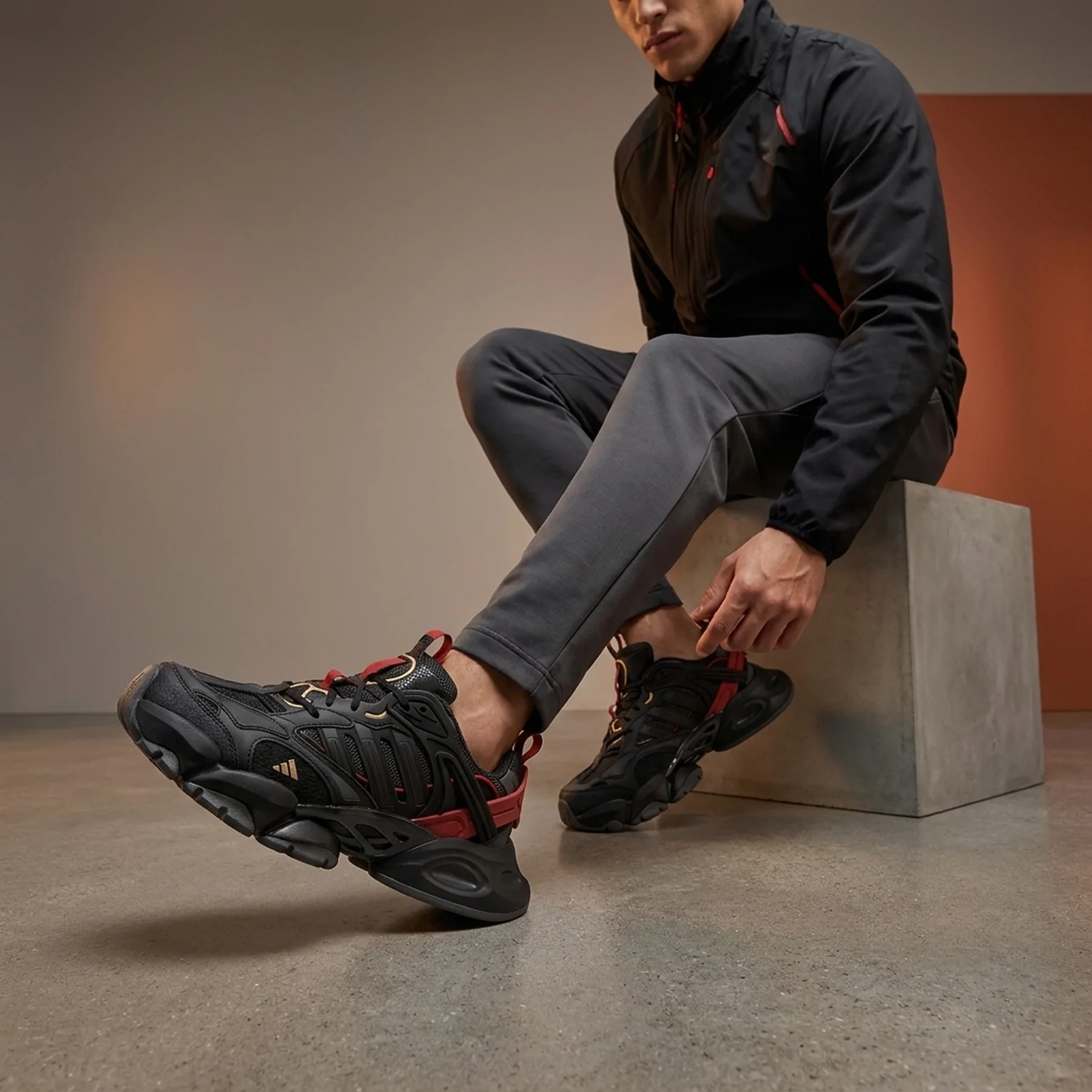 Кросівки Adidas XLG Runner Deluxe Core Black Gold Metallic