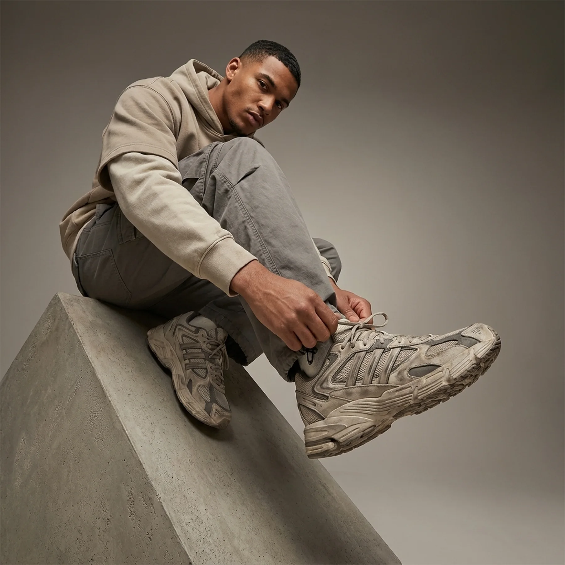Кросівки Adidas XLG Runner Deluxe Dirty Beige Charcoal Wonder Beige
